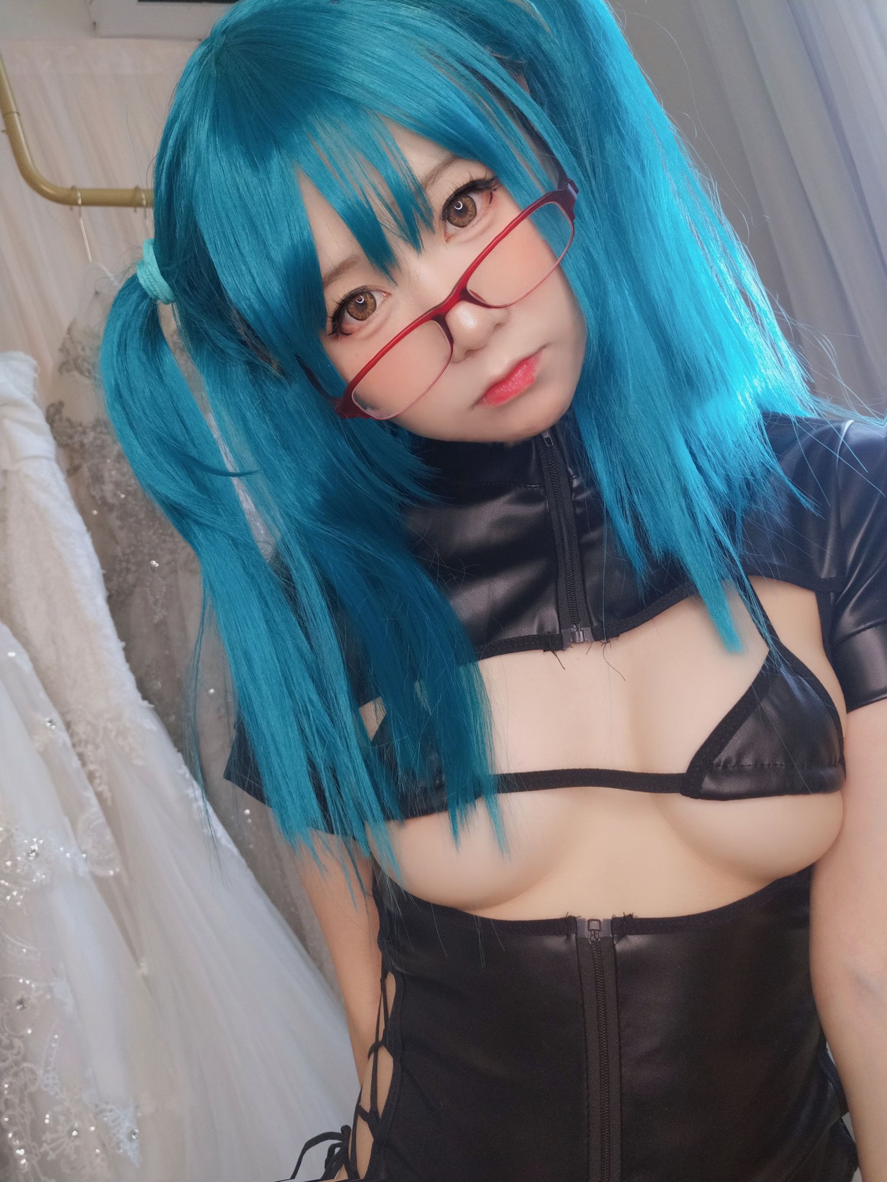 萌妹子Coser摇摇乐yoyo fantia 皮衣少女 [56P]