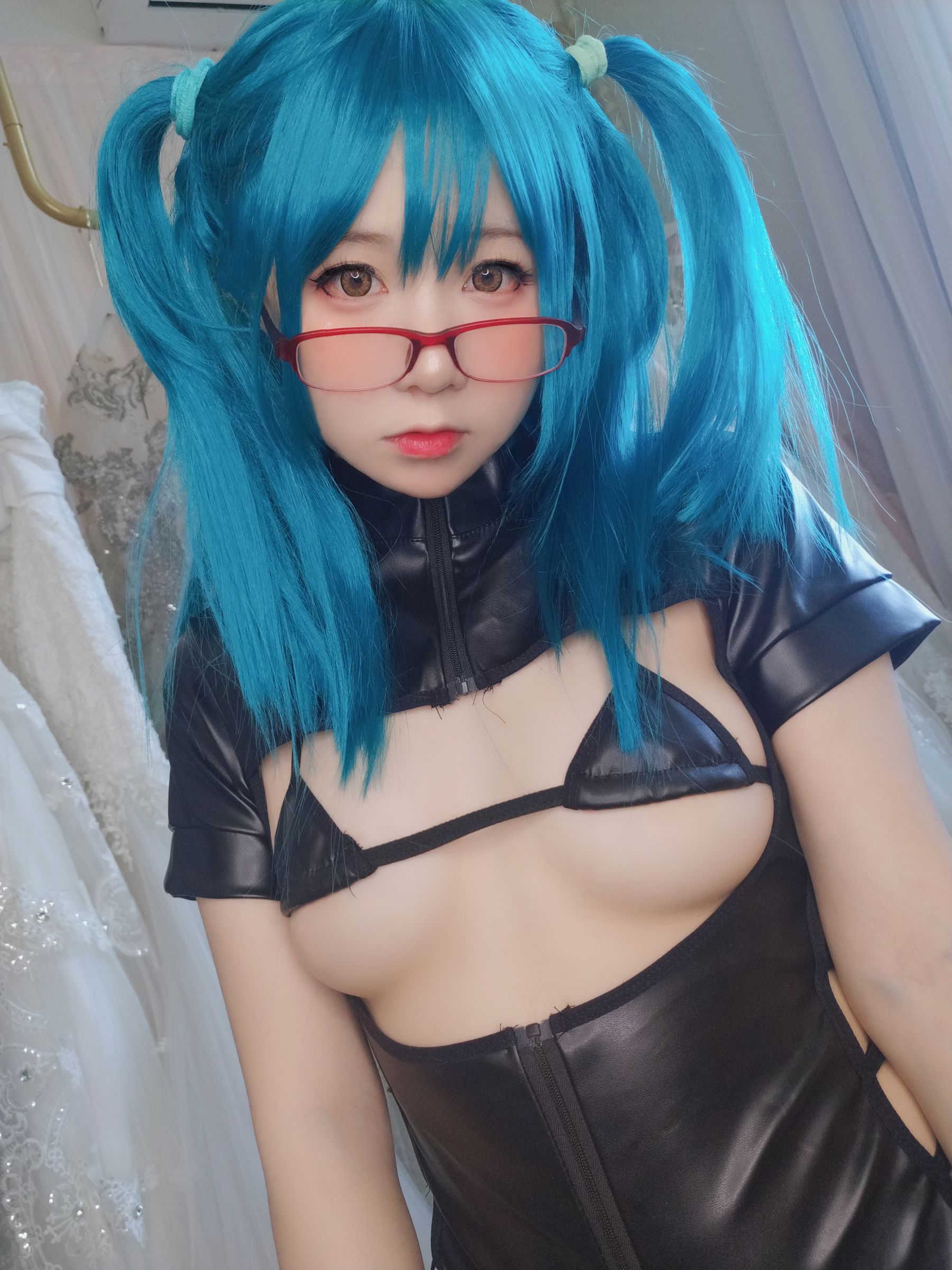 萌妹子Coser摇摇乐yoyo fantia 皮衣少女 [56P]