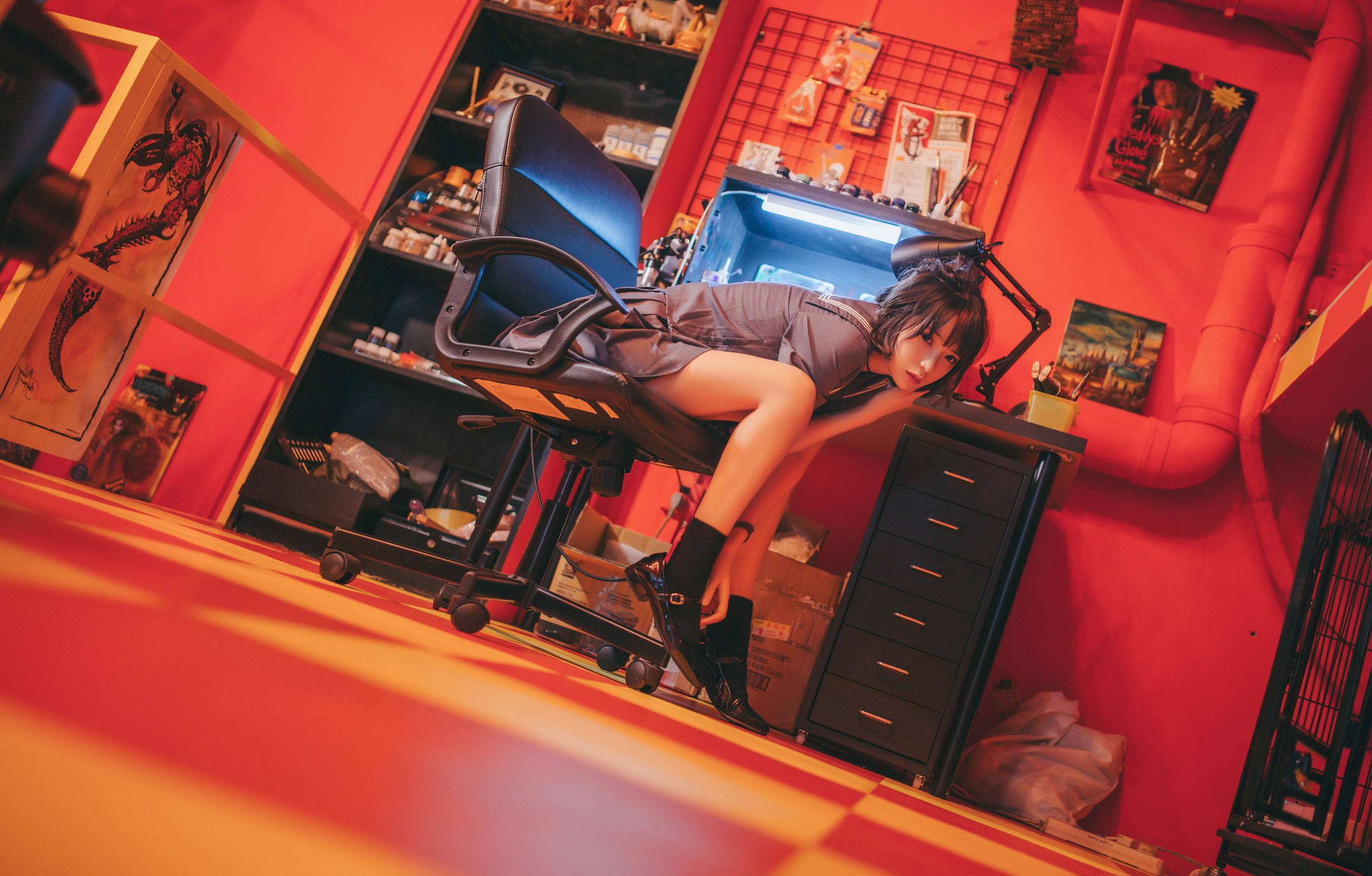 [萝莉COS] 疯猫ss《被囚禁的少女》 [44P]