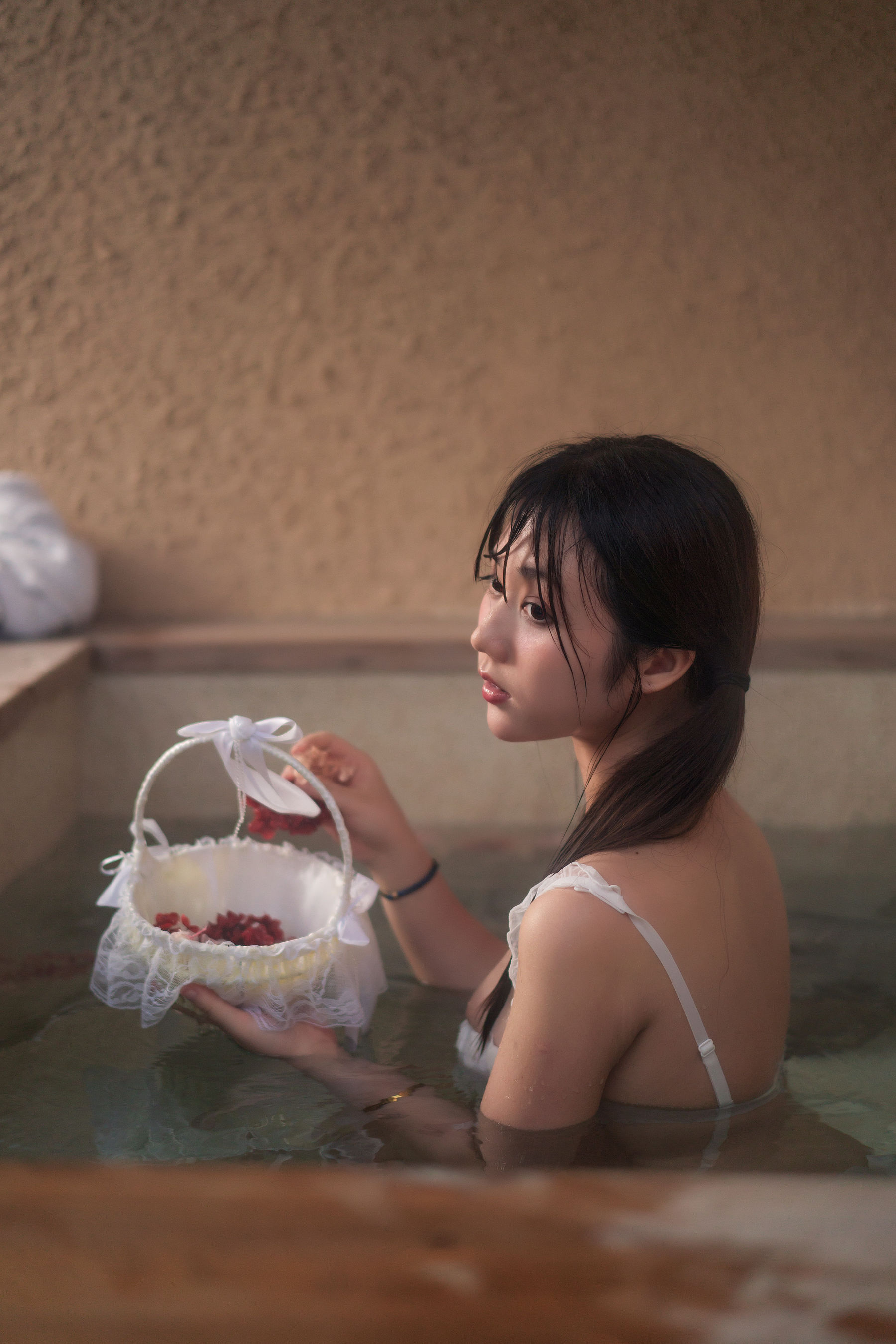 微博福利姬镜酱 私奔之温泉 [28P]