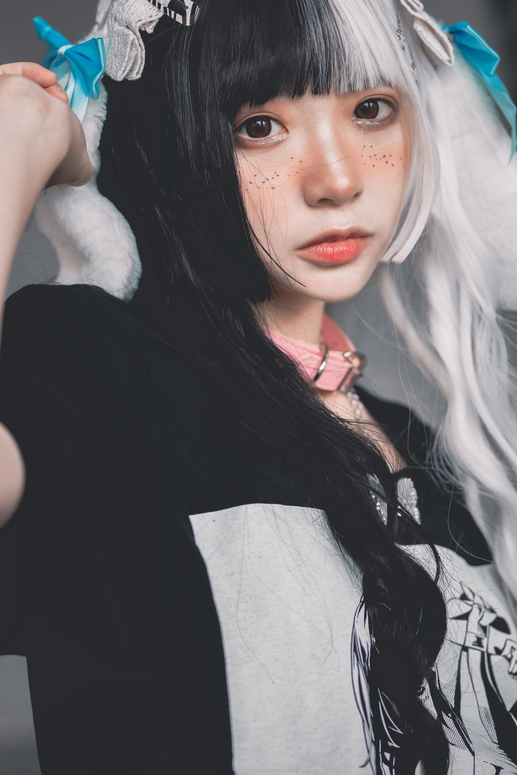 疯猫ss – 雀斑少女 [12P]