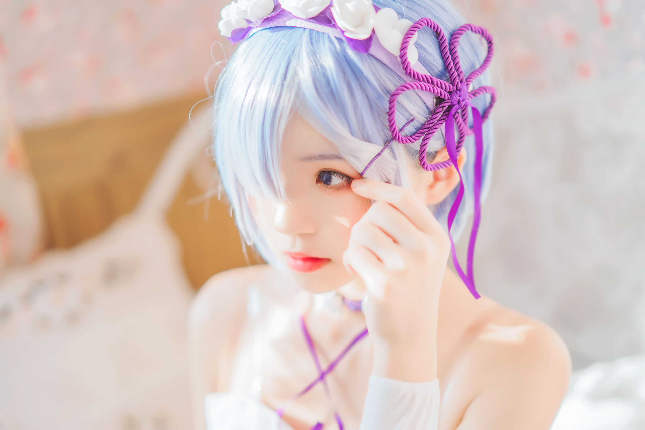 [Cosplay写真] 桜桃喵 – 蕾姆小睡裙 [40P]