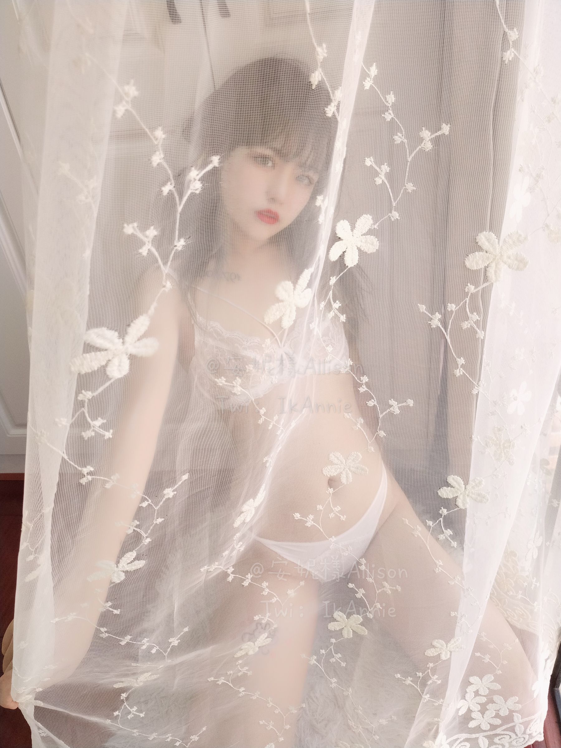 安妮 – 吊带裙 [30P]