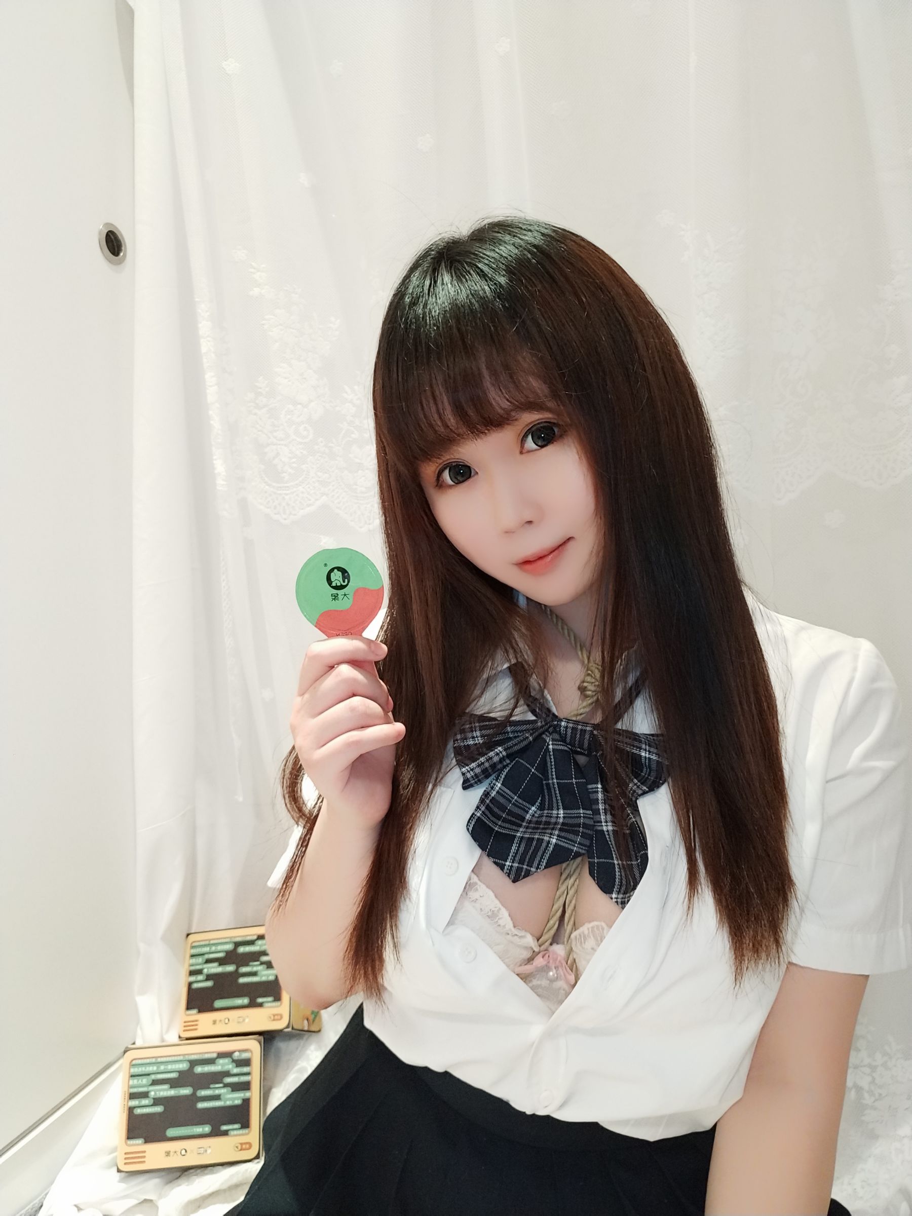 [Cosplay写真] 蜜桃少女是依酱呀 – JK捆绑 [20P]