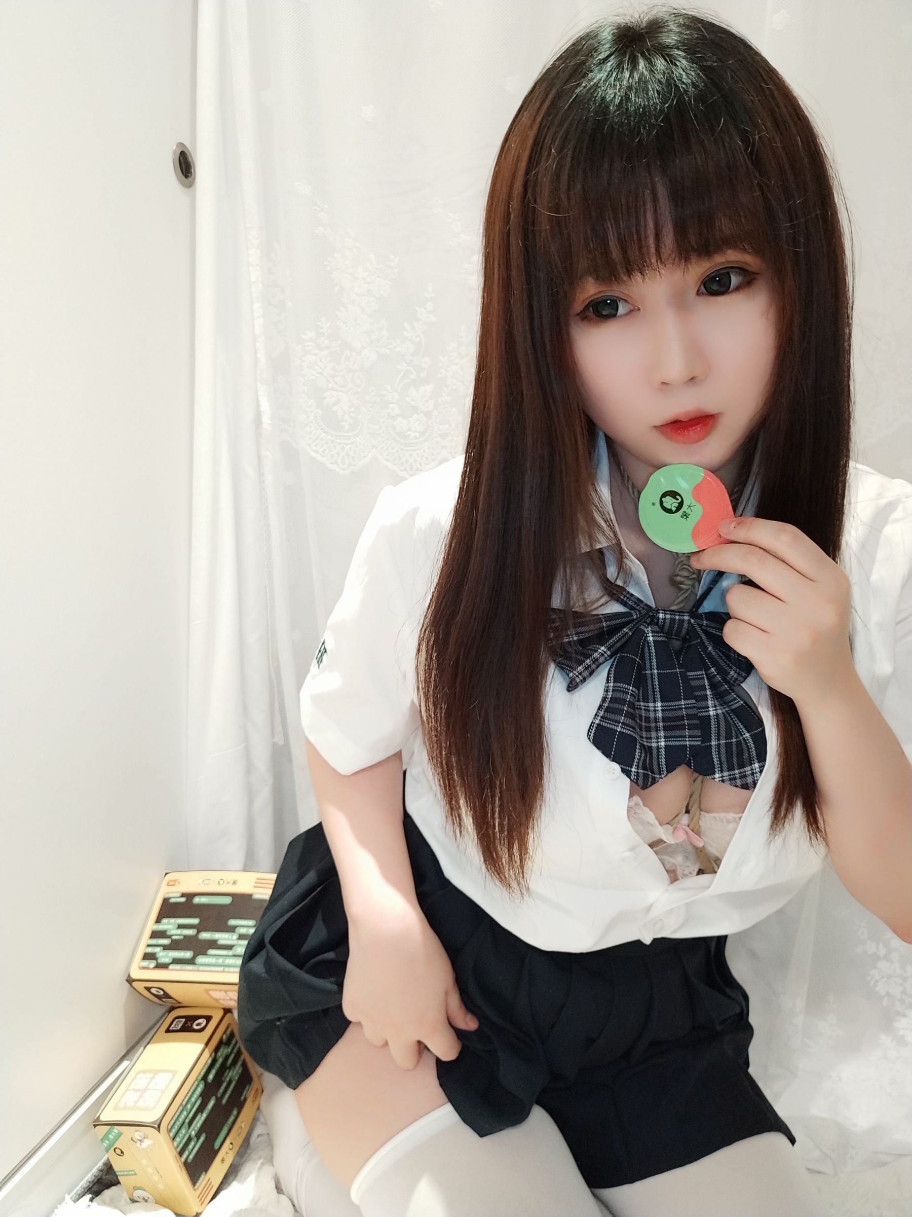 [Cosplay写真] 蜜桃少女是依酱呀 – JK捆绑 [20P]