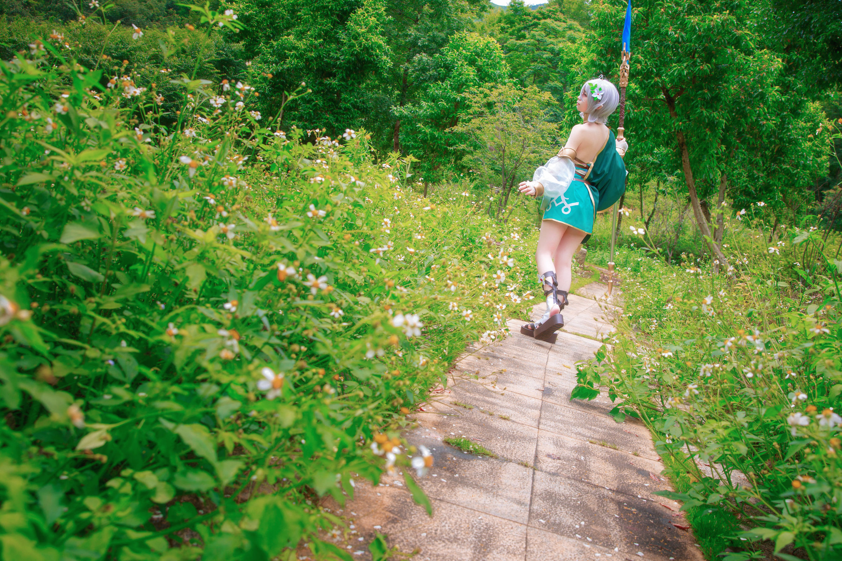 动漫博主G44不会受伤 – 可可萝 [16P]