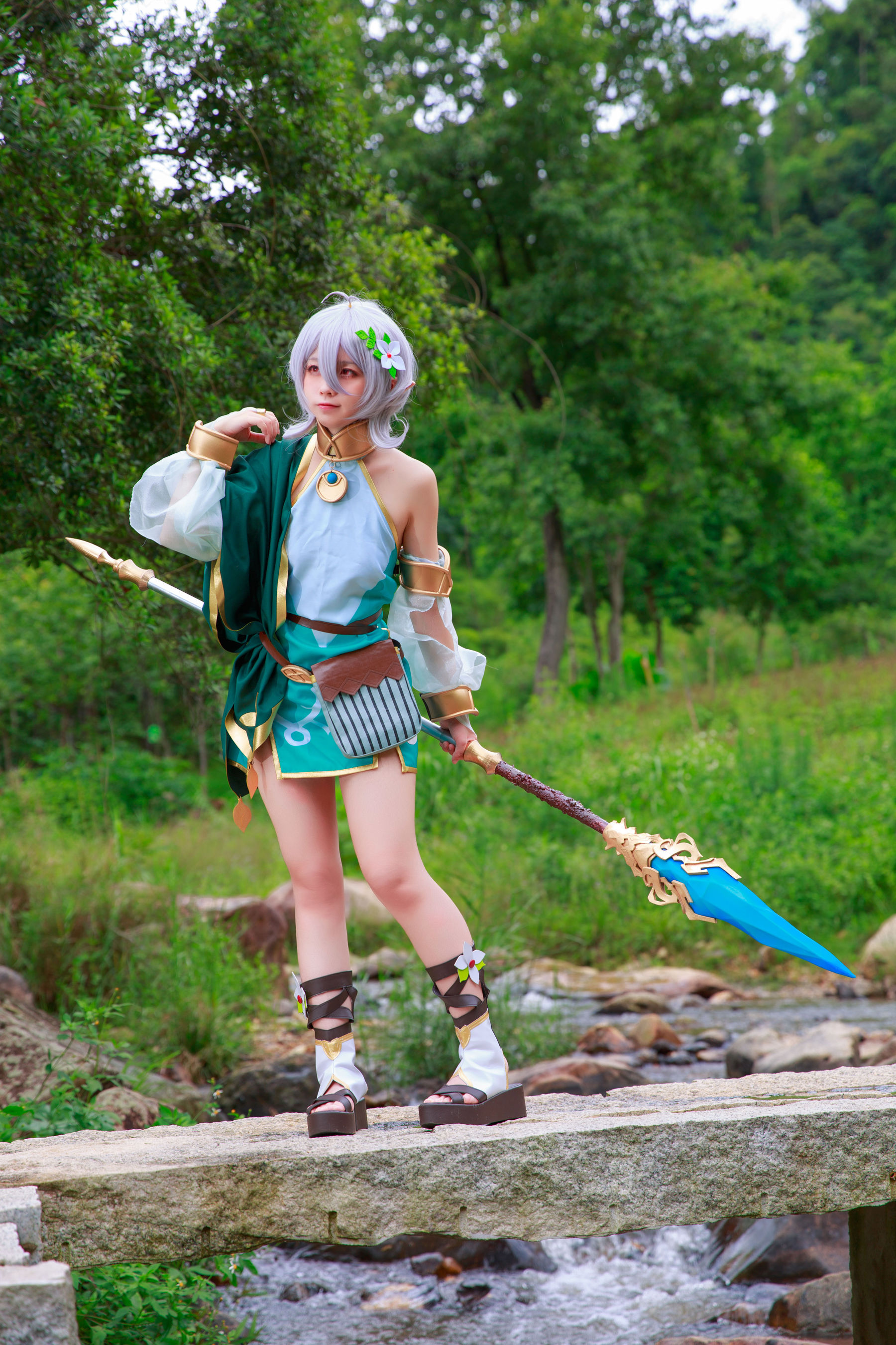 动漫博主G44不会受伤 – 可可萝 [16P]