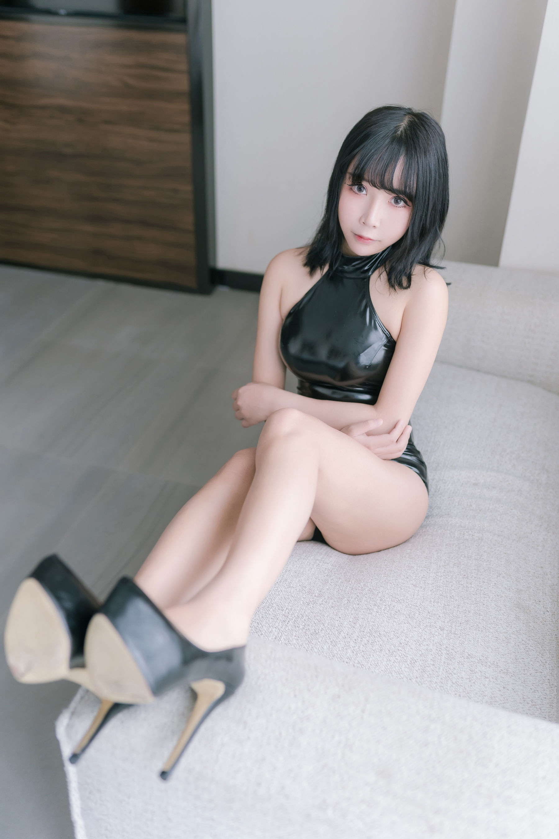 二次元妹子抱走莫子aa 黑胶高跟鞋 [41P]