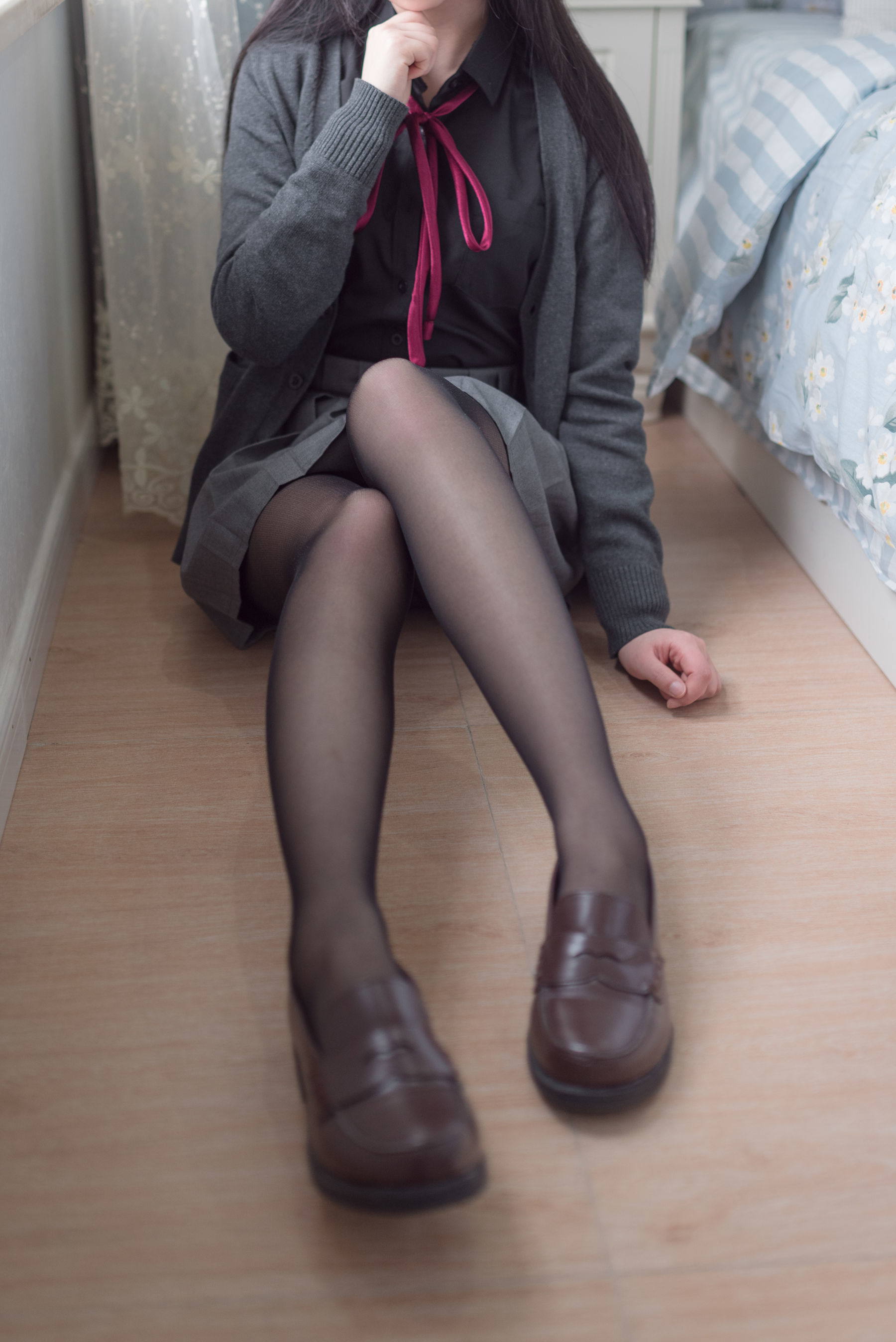 [萝莉COS] 雪琪 – JK黑丝 [45P]