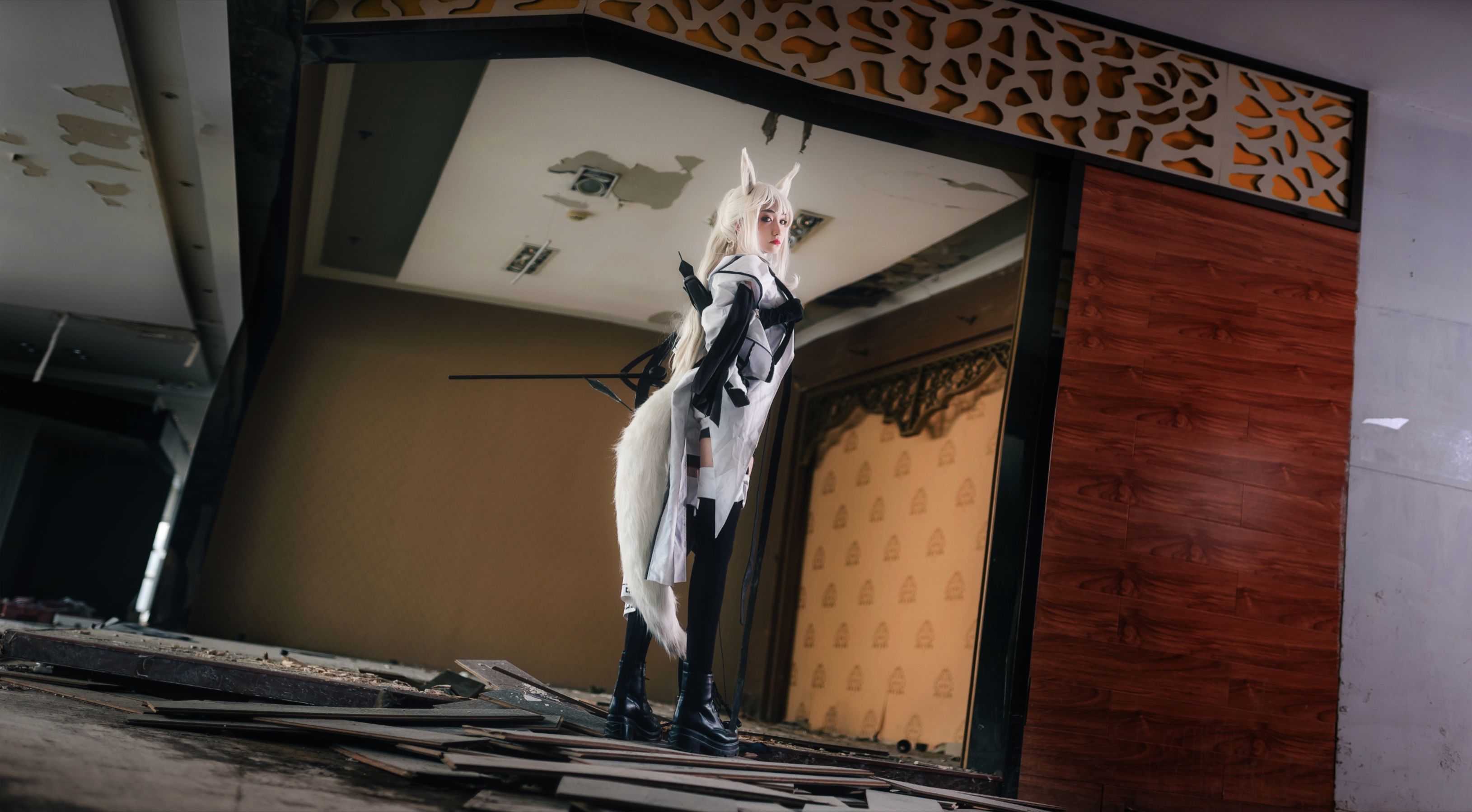 动漫博主南桃Momoko 白金常服 [17P]