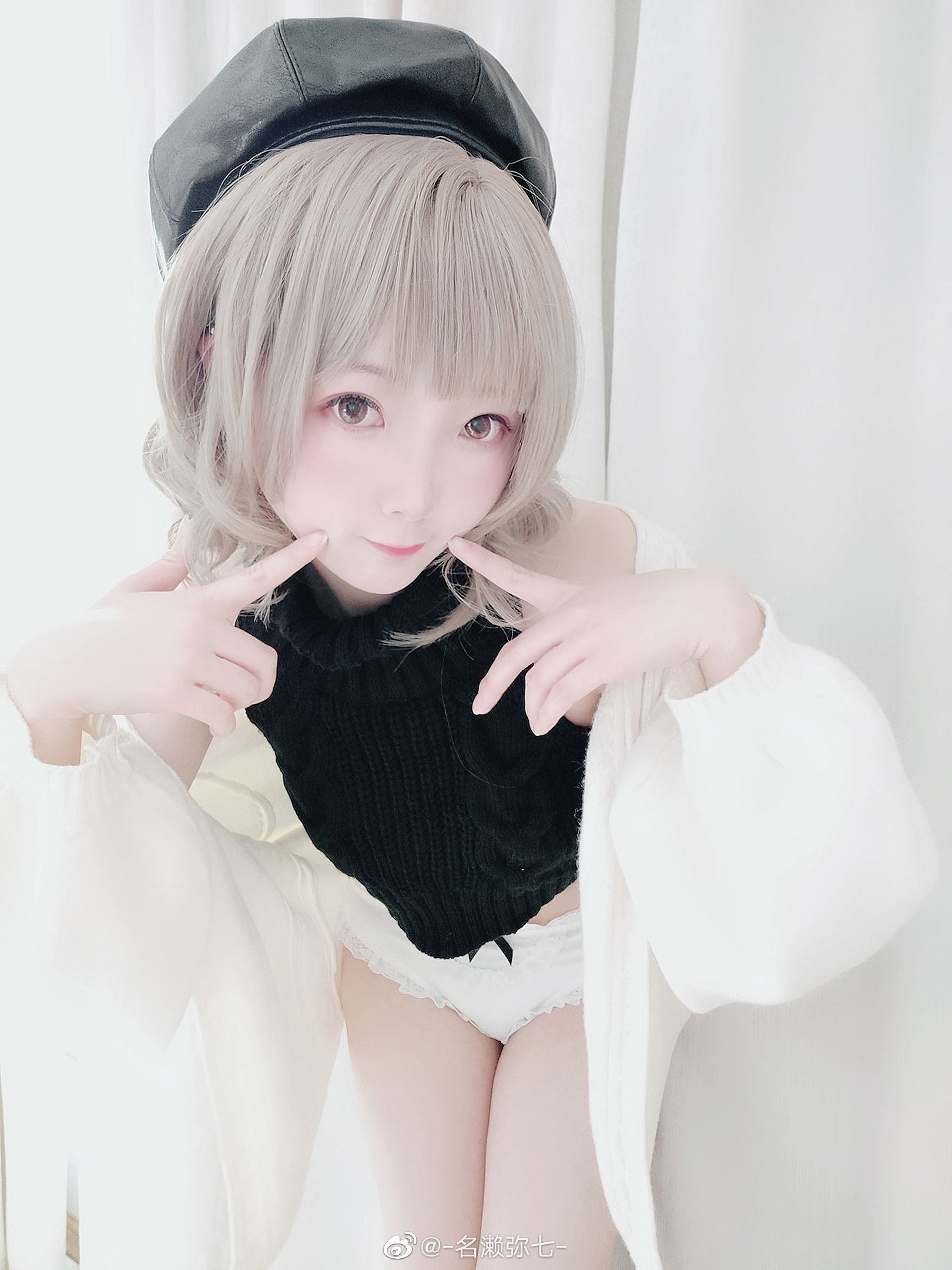 [Cosplay写真] 动漫博主名濑弥七 – 毛衣 [10P]