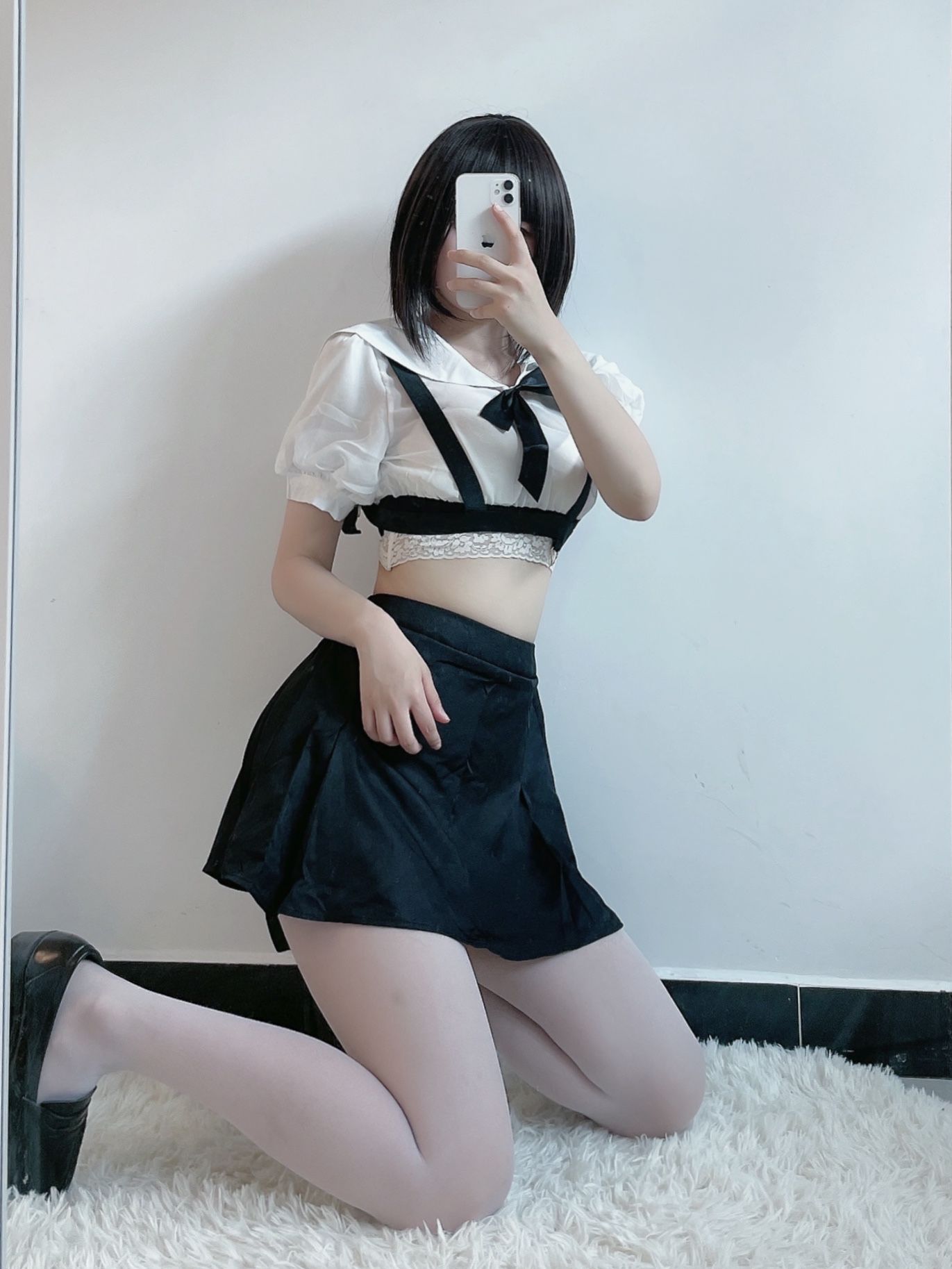 动漫博主田璐璐 – 白丝短裙 [100P]