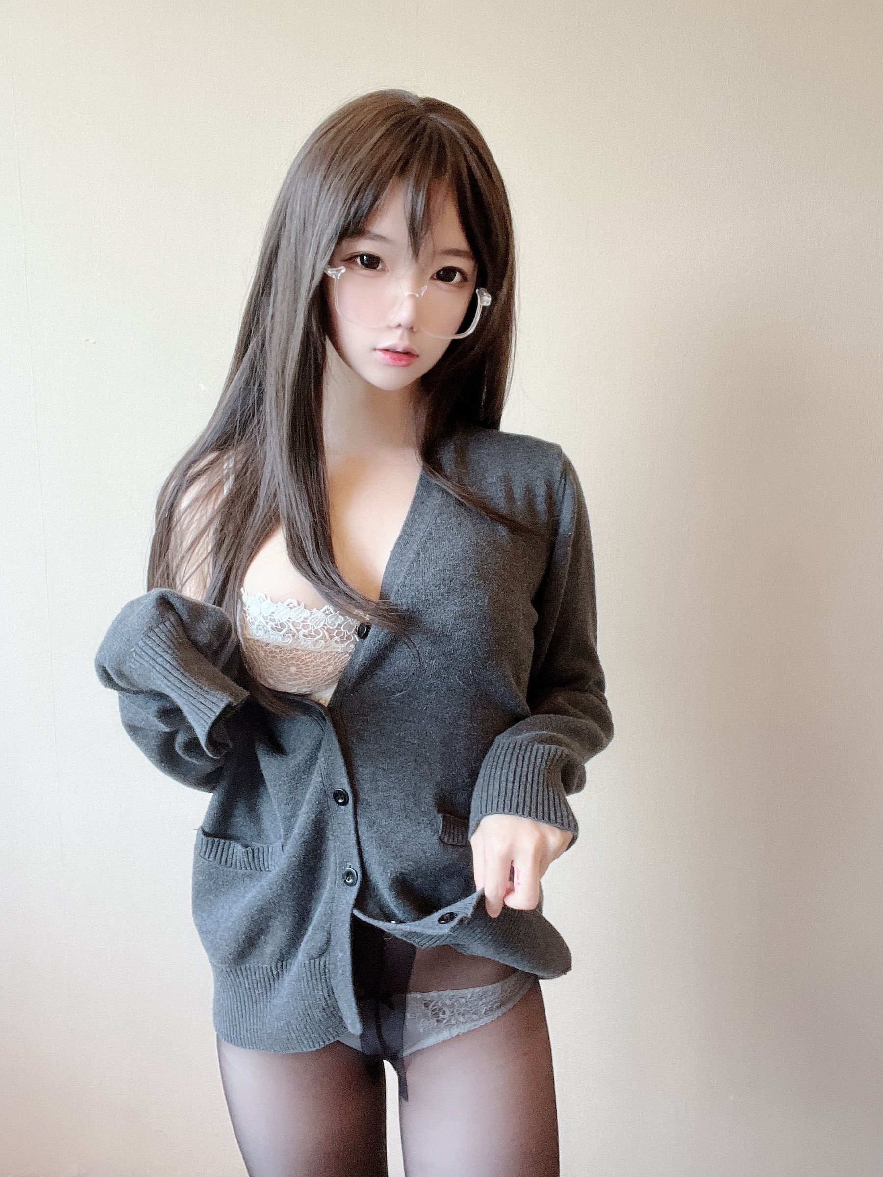 莉犬酱 – 黑丝白蕾丝 [51P]