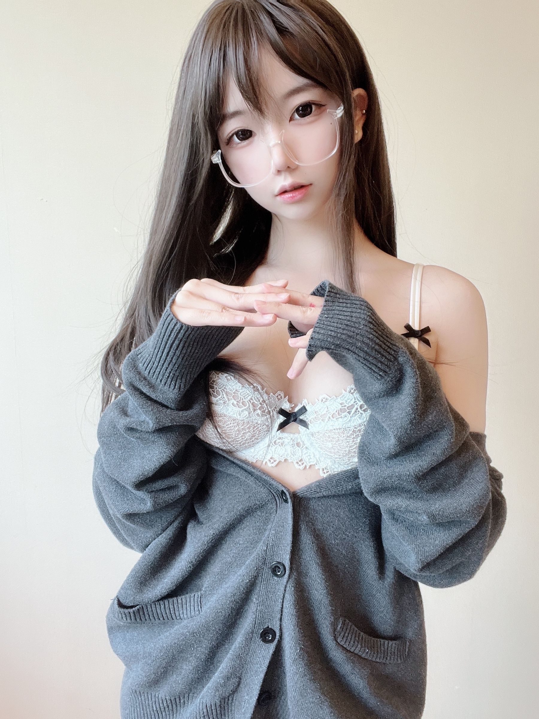 莉犬酱 – 黑丝白蕾丝 [51P]