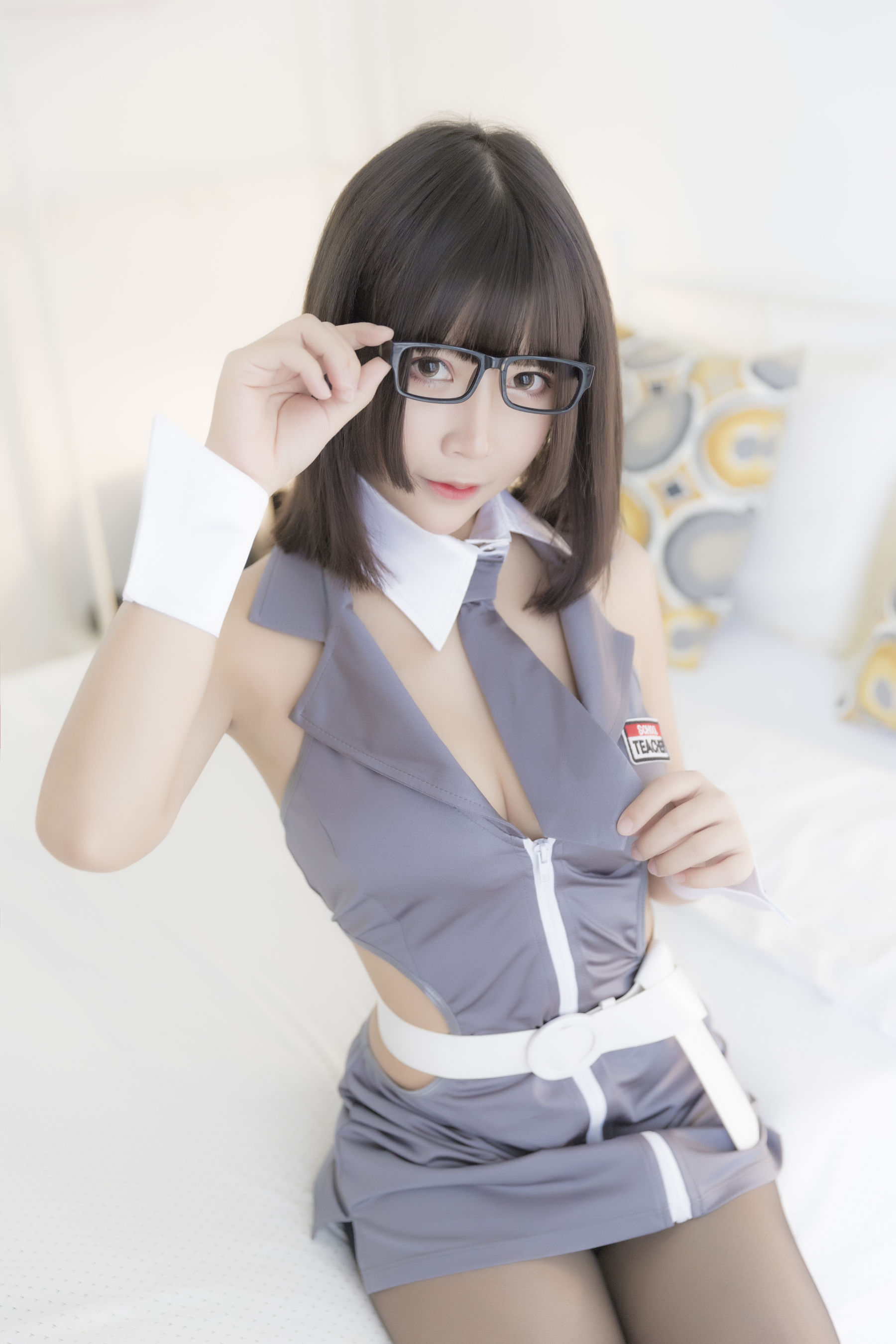 二次元妹子抱走莫子aa 黑丝制服 [45P]