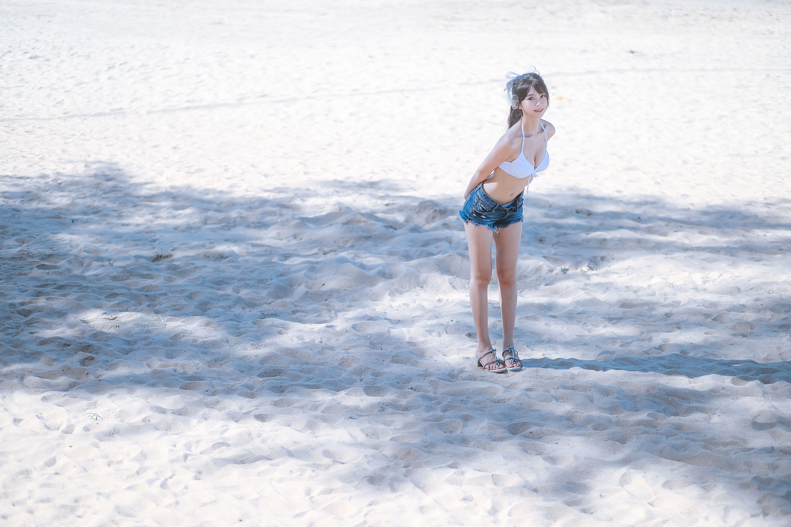 超人气Coser鳗鱼霏儿 – 海边 [18P]