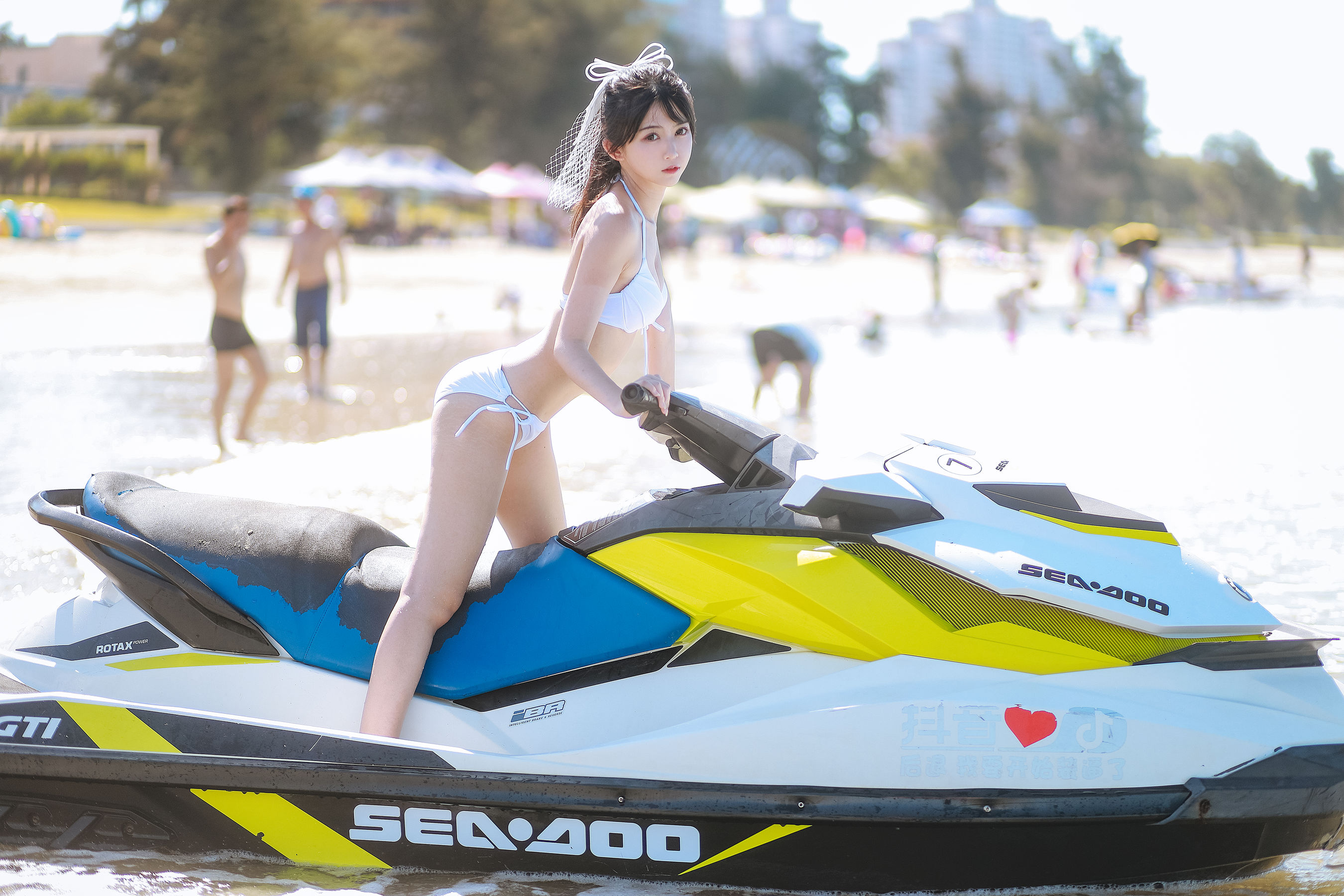 超人气Coser鳗鱼霏儿 – 海边 [18P]