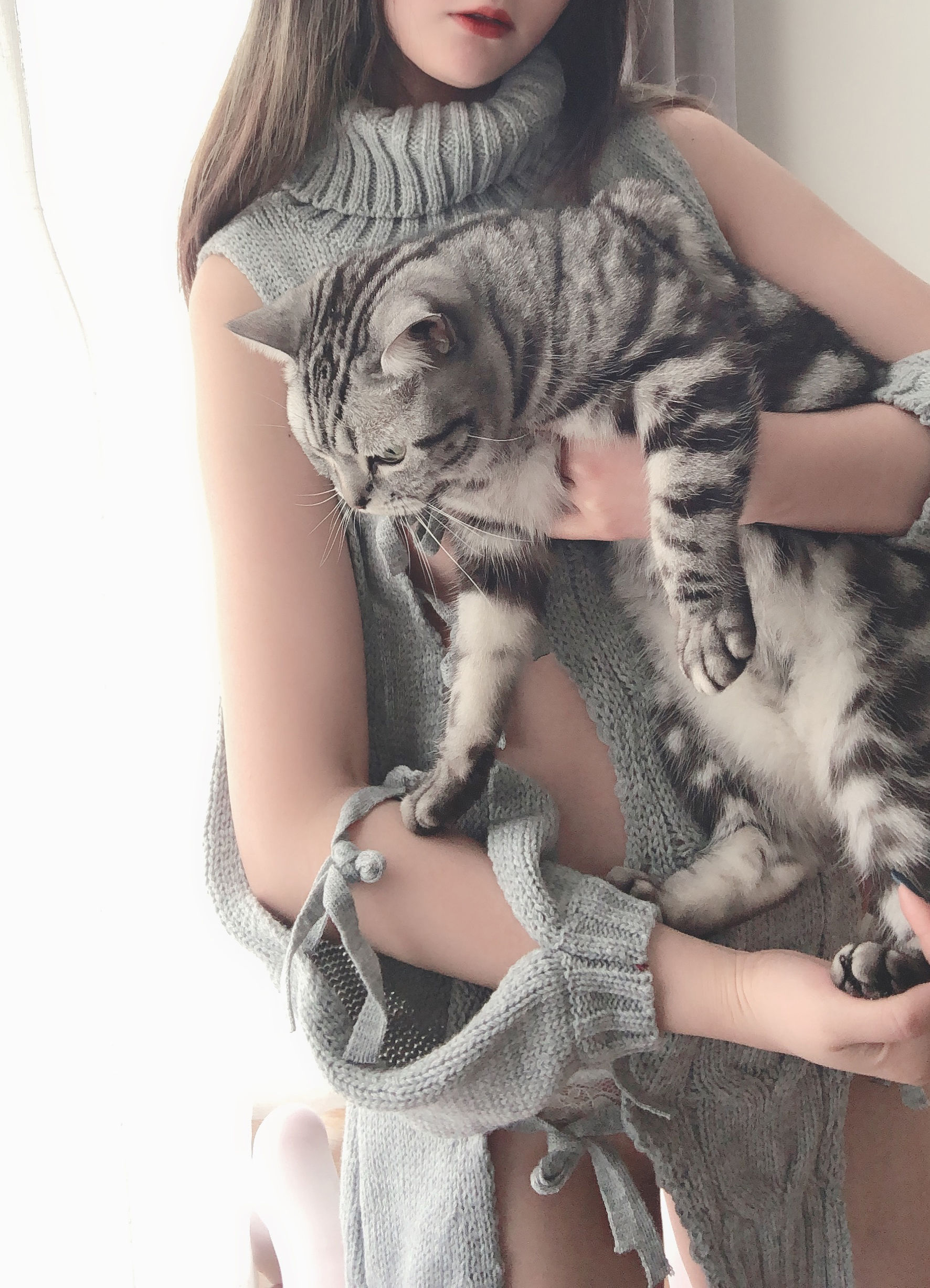 萌妹是青水 露背毛衣 [14P]