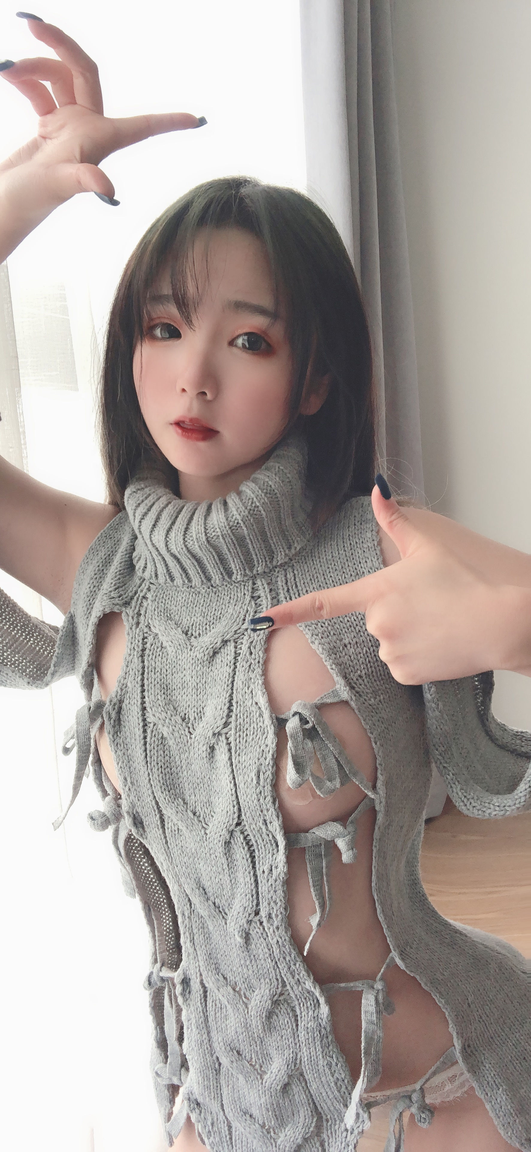 萌妹是青水 露背毛衣 [14P]