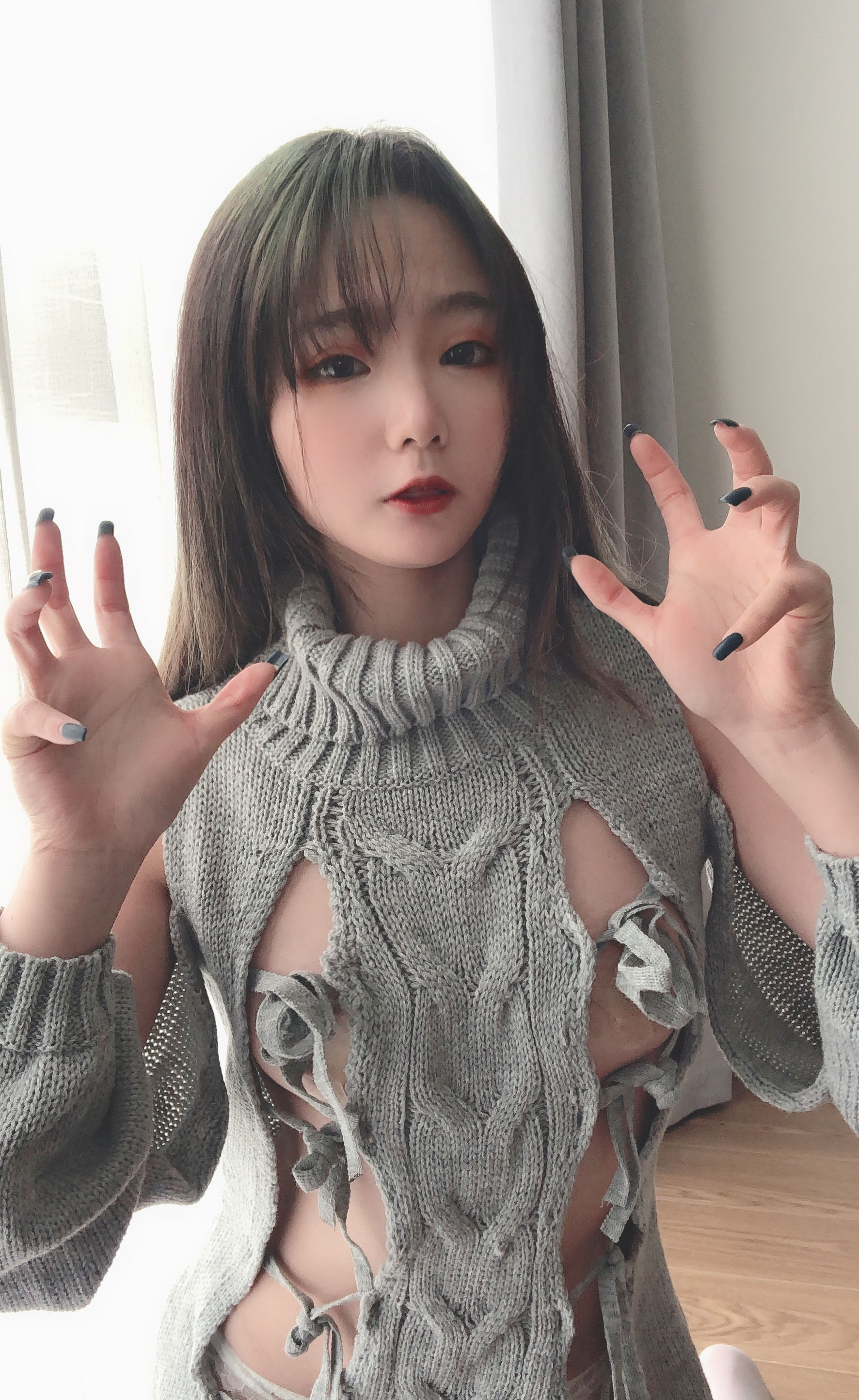 萌妹是青水 露背毛衣 [14P]