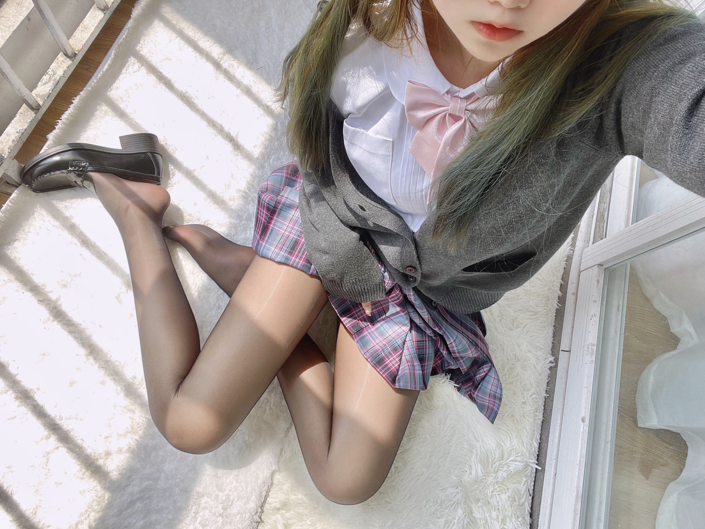 eloise软软 – JK黑丝 [52P]