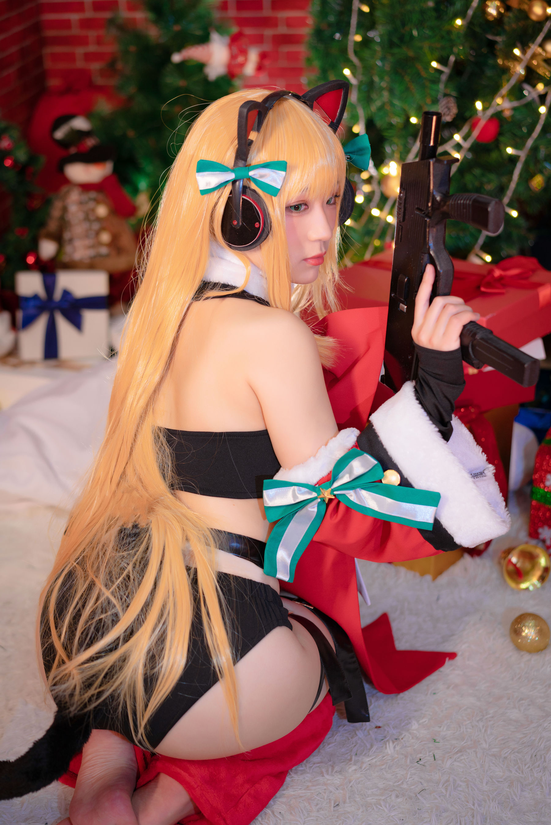 动漫博主Mime弥美 – 少女前线 TMP 圣诞节 [15P]