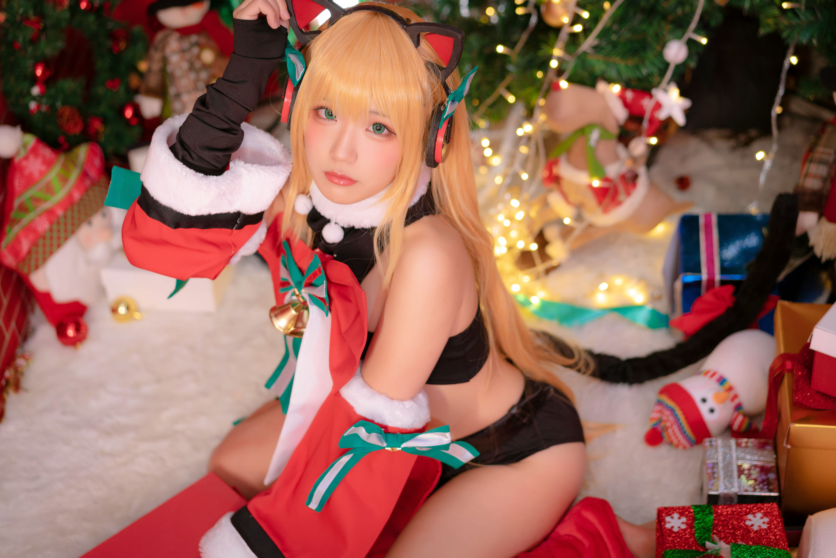 动漫博主Mime弥美 – 少女前线 TMP 圣诞节 [15P]