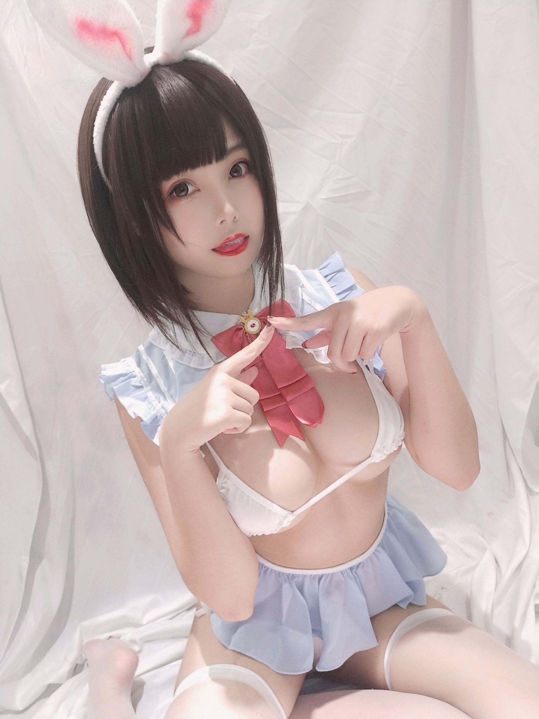 [Cosplay写真] 萌系小姐姐蜜汁猫裘 – 小白兔自拍 [30P]