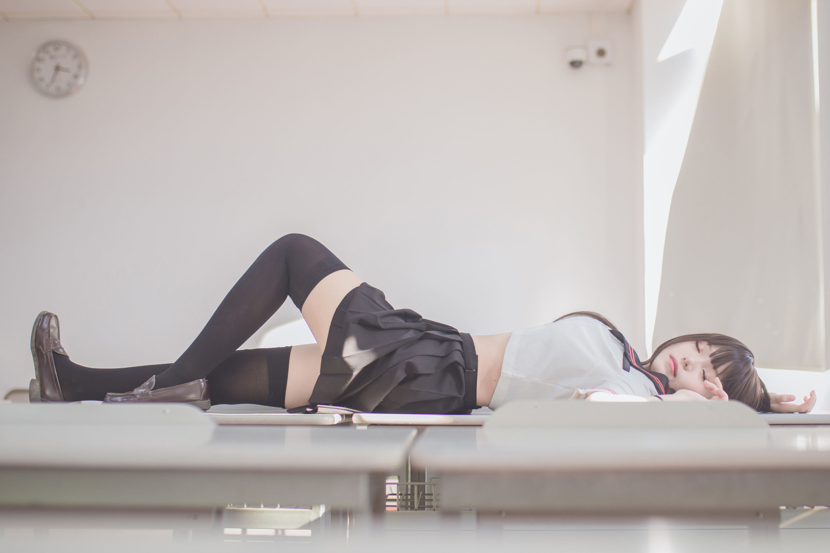 [萝莉COS] Yoko宅夏Cos – 黑丝JK [39P]