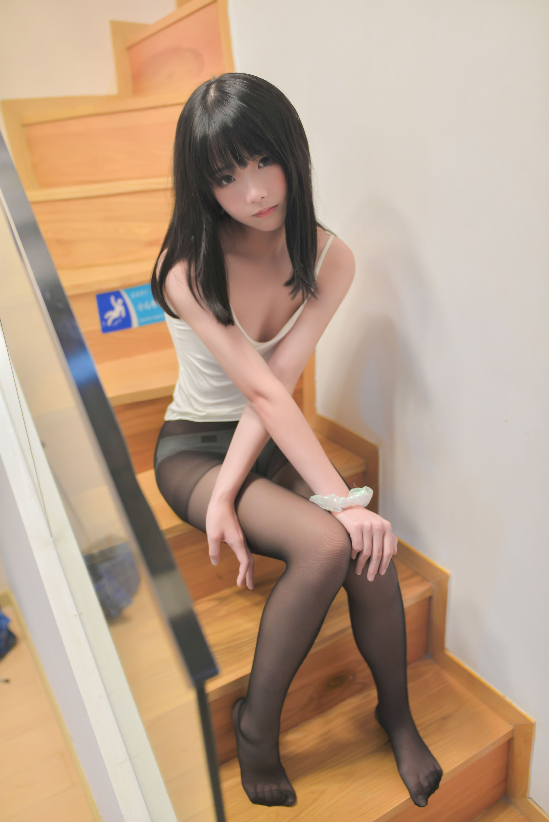 微博正妹像个傻依 -学妹黑丝 [31P]