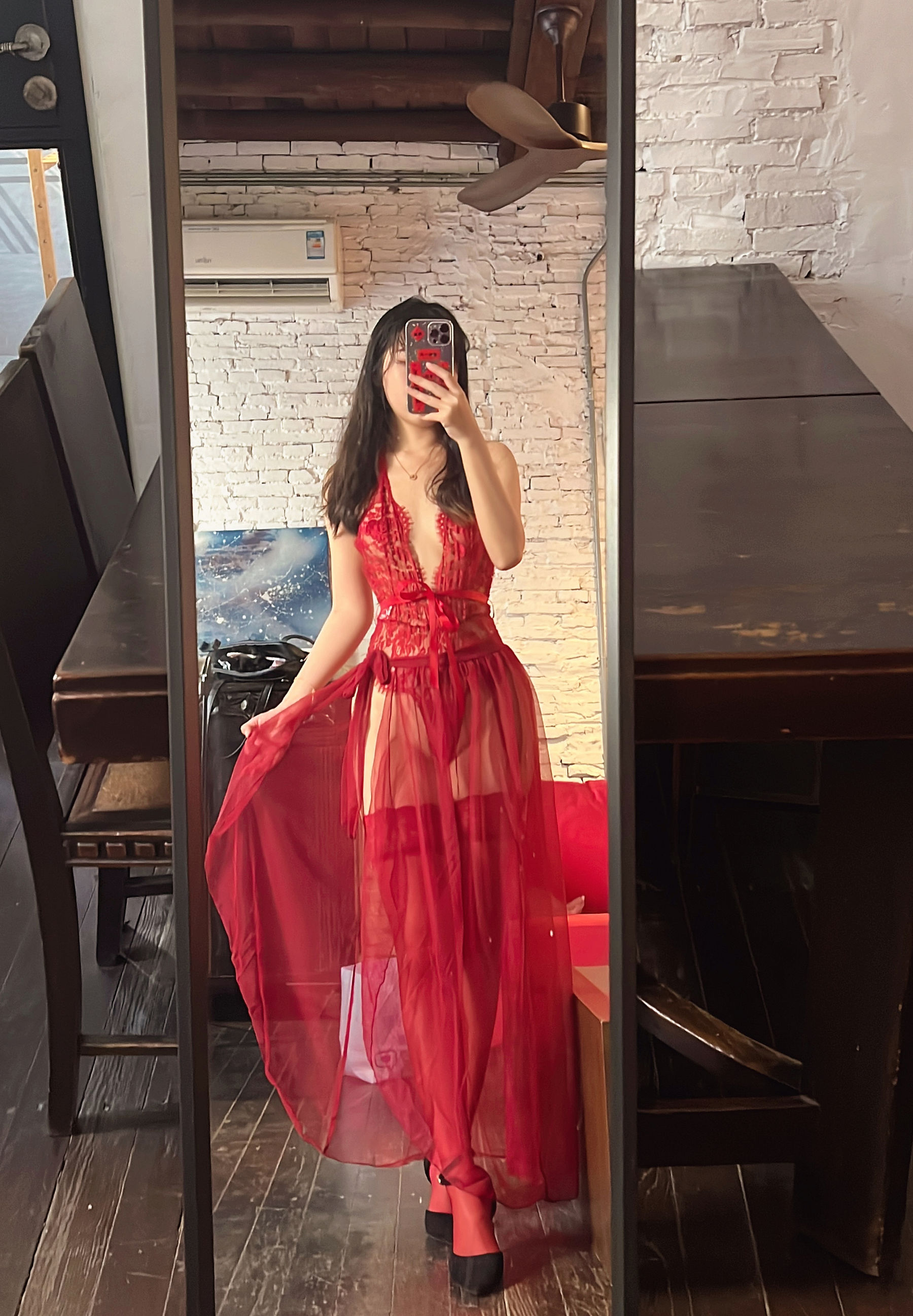 微博人气Coser不呆猫 – 霸气红色人妻 [57P]