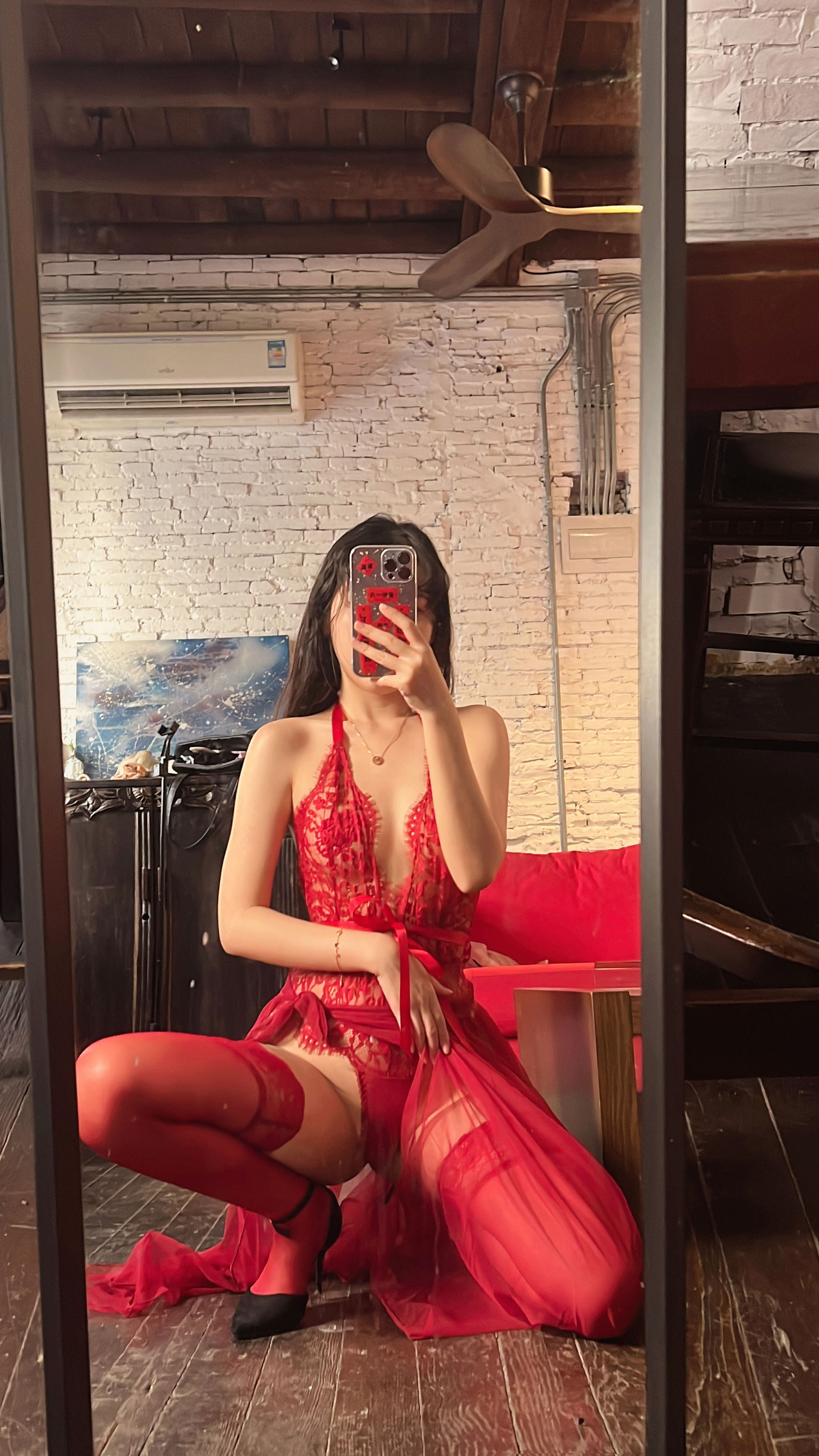 微博人气Coser不呆猫 – 霸气红色人妻 [57P]