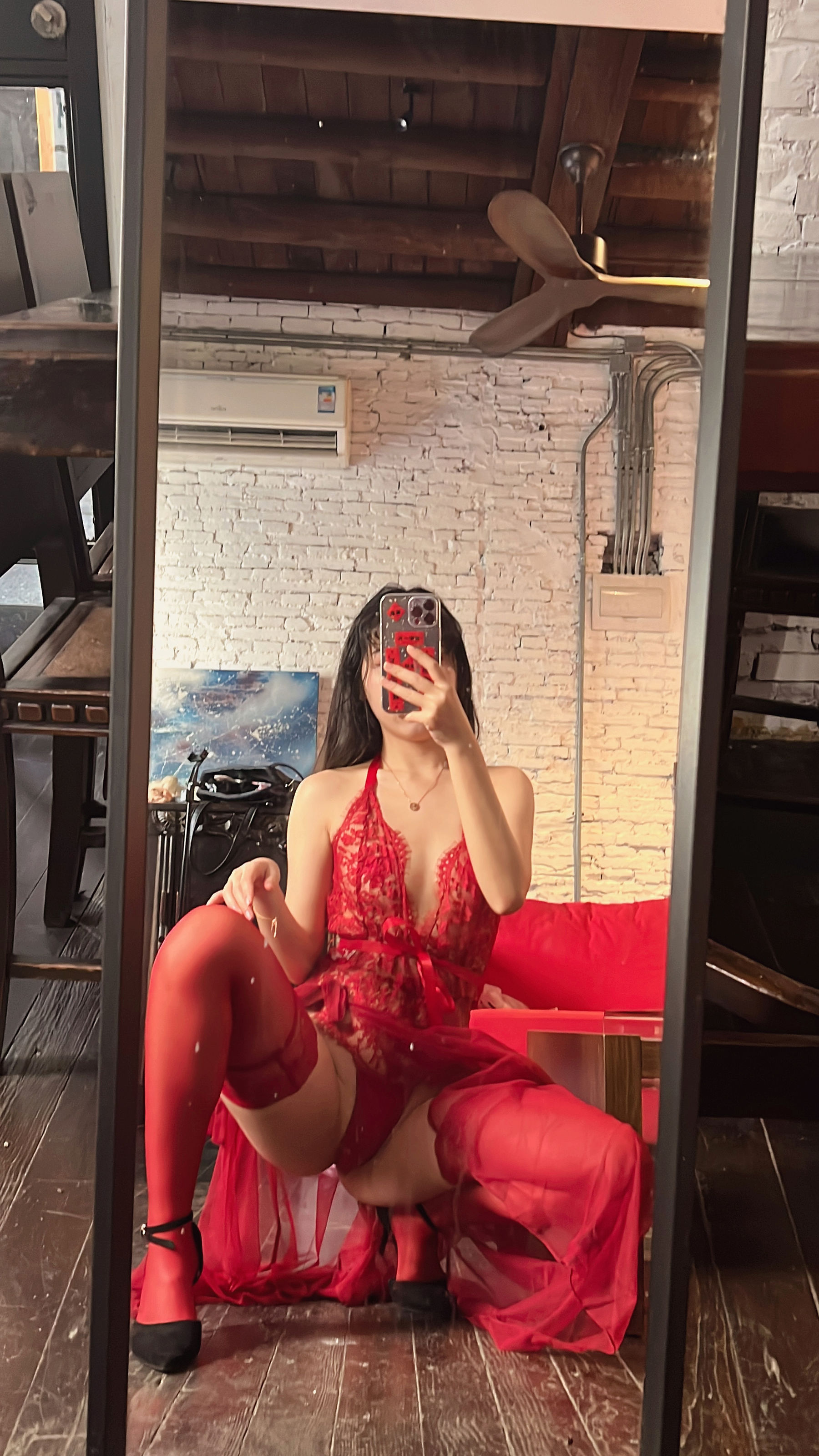 微博人气Coser不呆猫 – 霸气红色人妻 [57P]