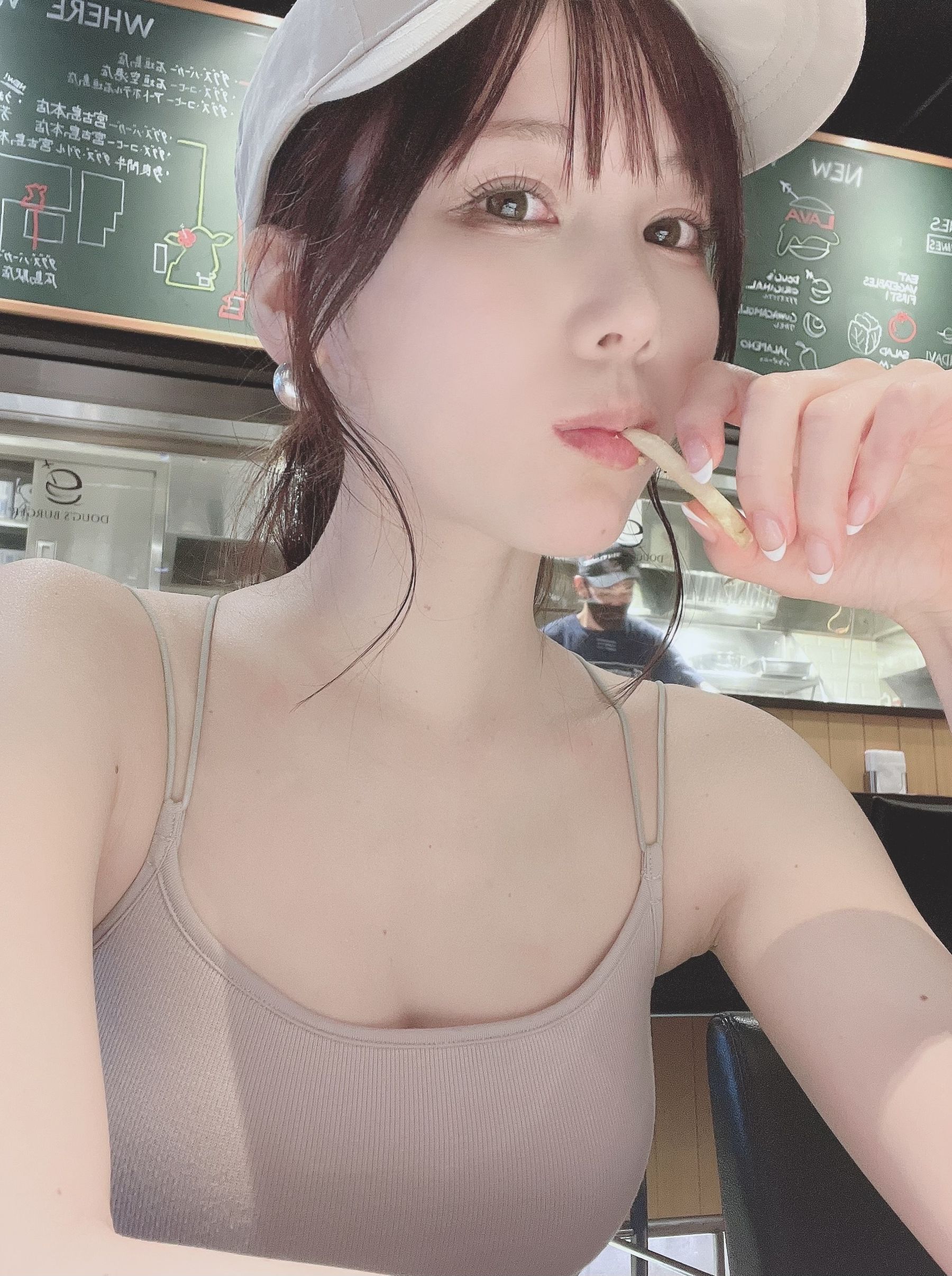 日本甜美COSERけんけん[fantia] 2022.05 沖縄で新刊撮影 [23P]