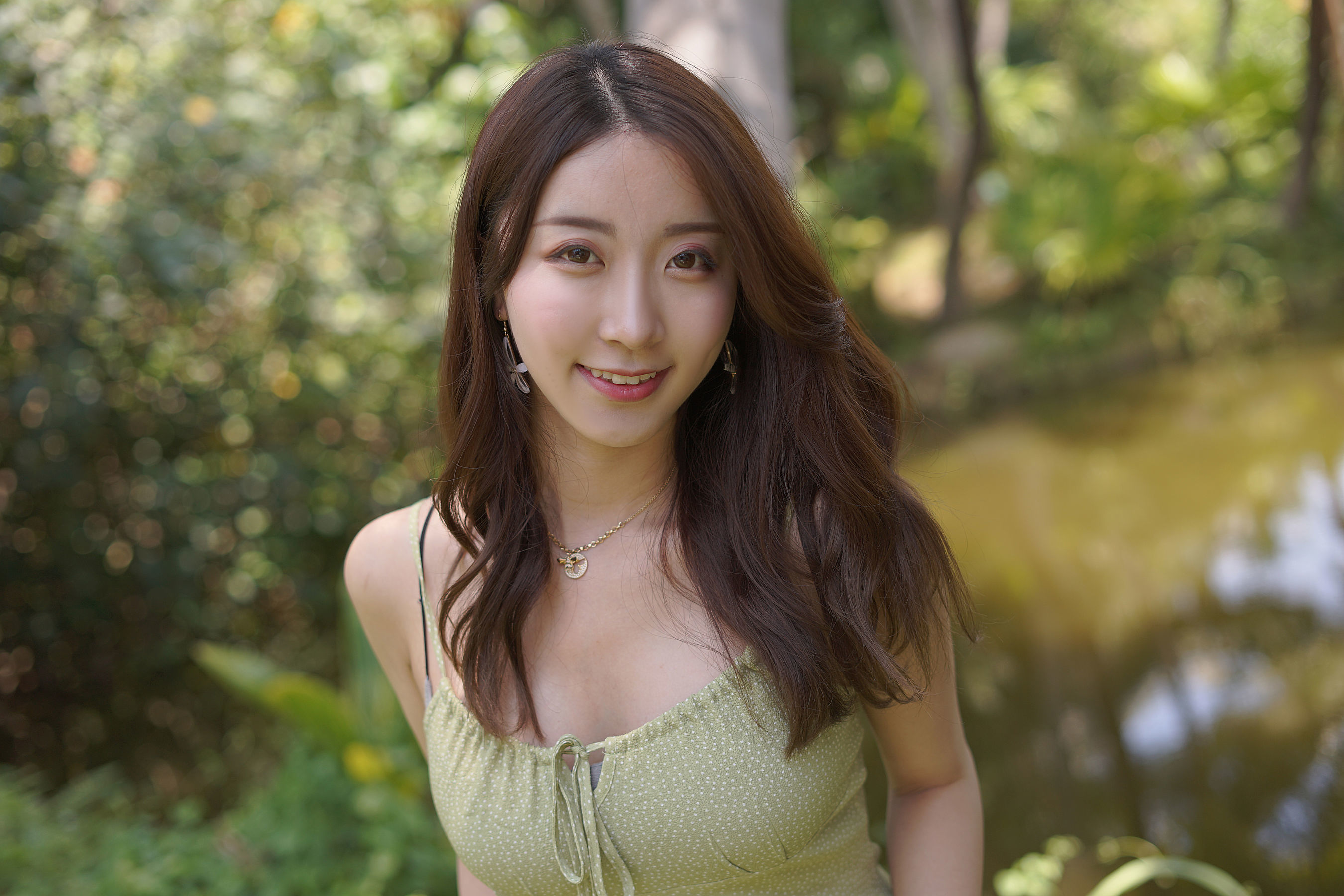 人气Coser黑川 – 海岛之旅 绿色连衣裙 [17P]