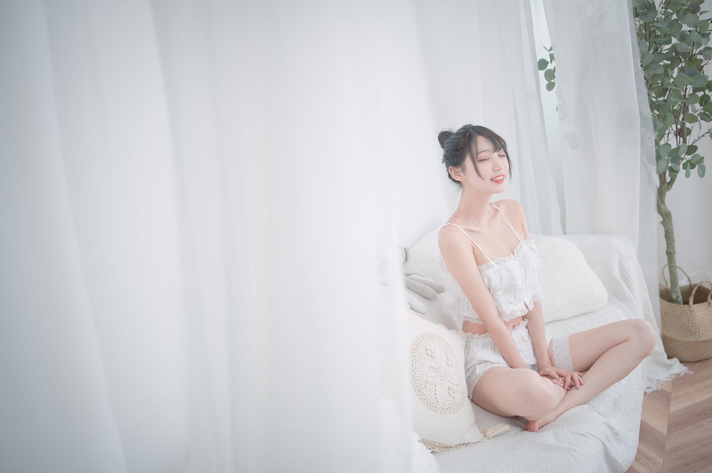 周叽是可爱兔兔 – 白色睡衣 [20P]