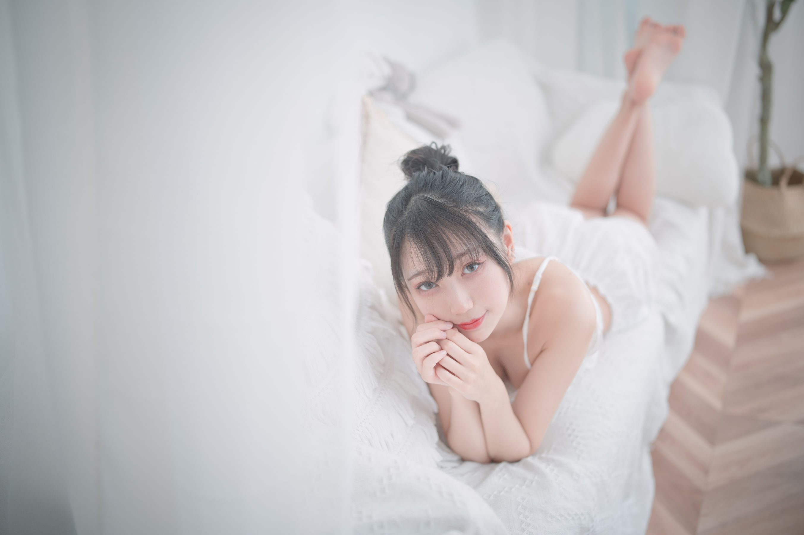 周叽是可爱兔兔 – 白色睡衣 [20P]