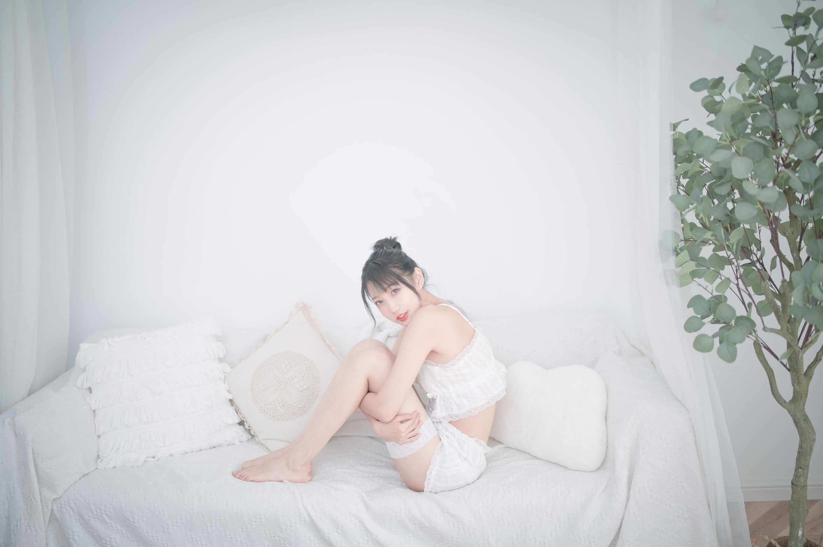 周叽是可爱兔兔 – 白色睡衣 [20P]