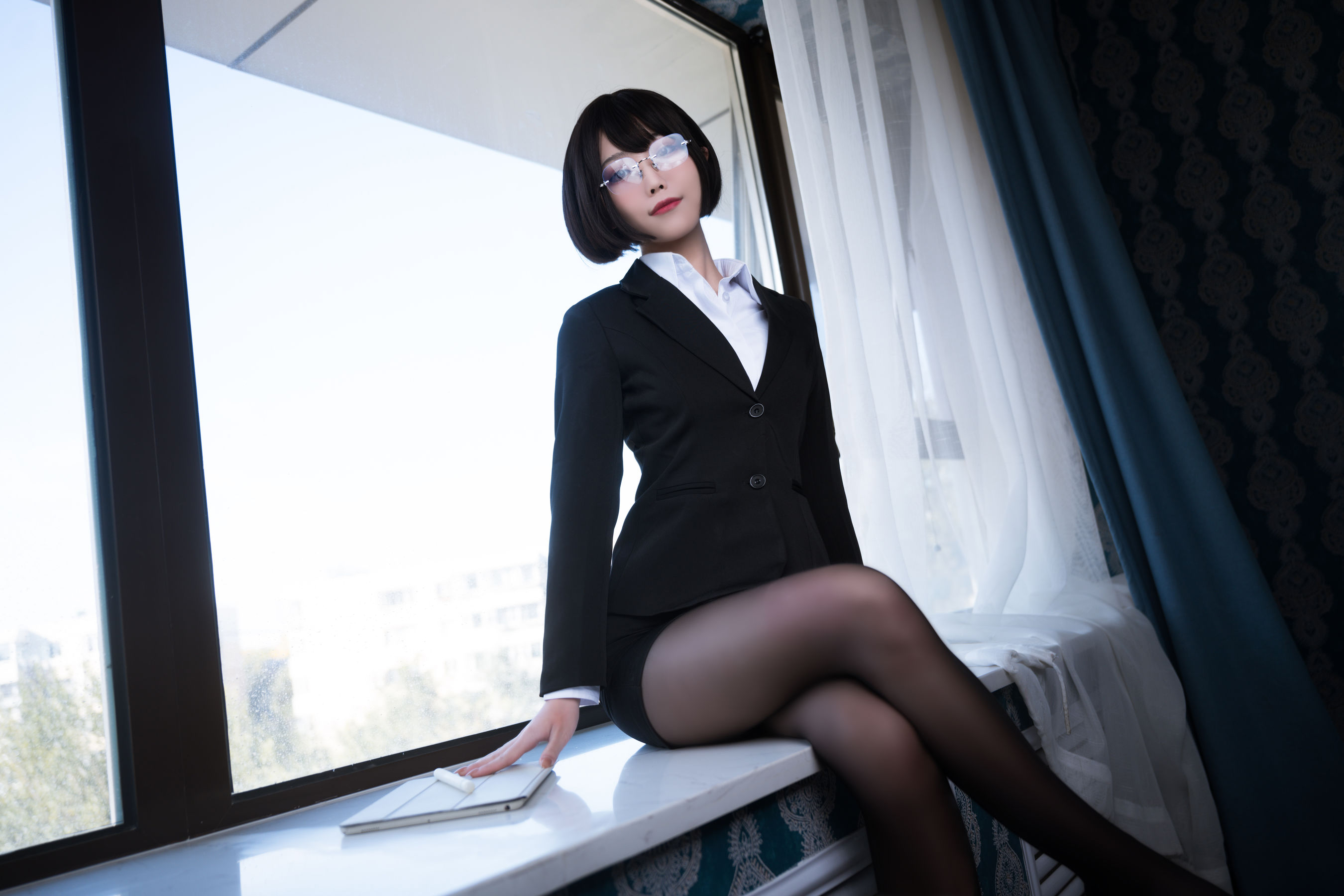 Cosplay汪知子 – 黑丝OL [16P]