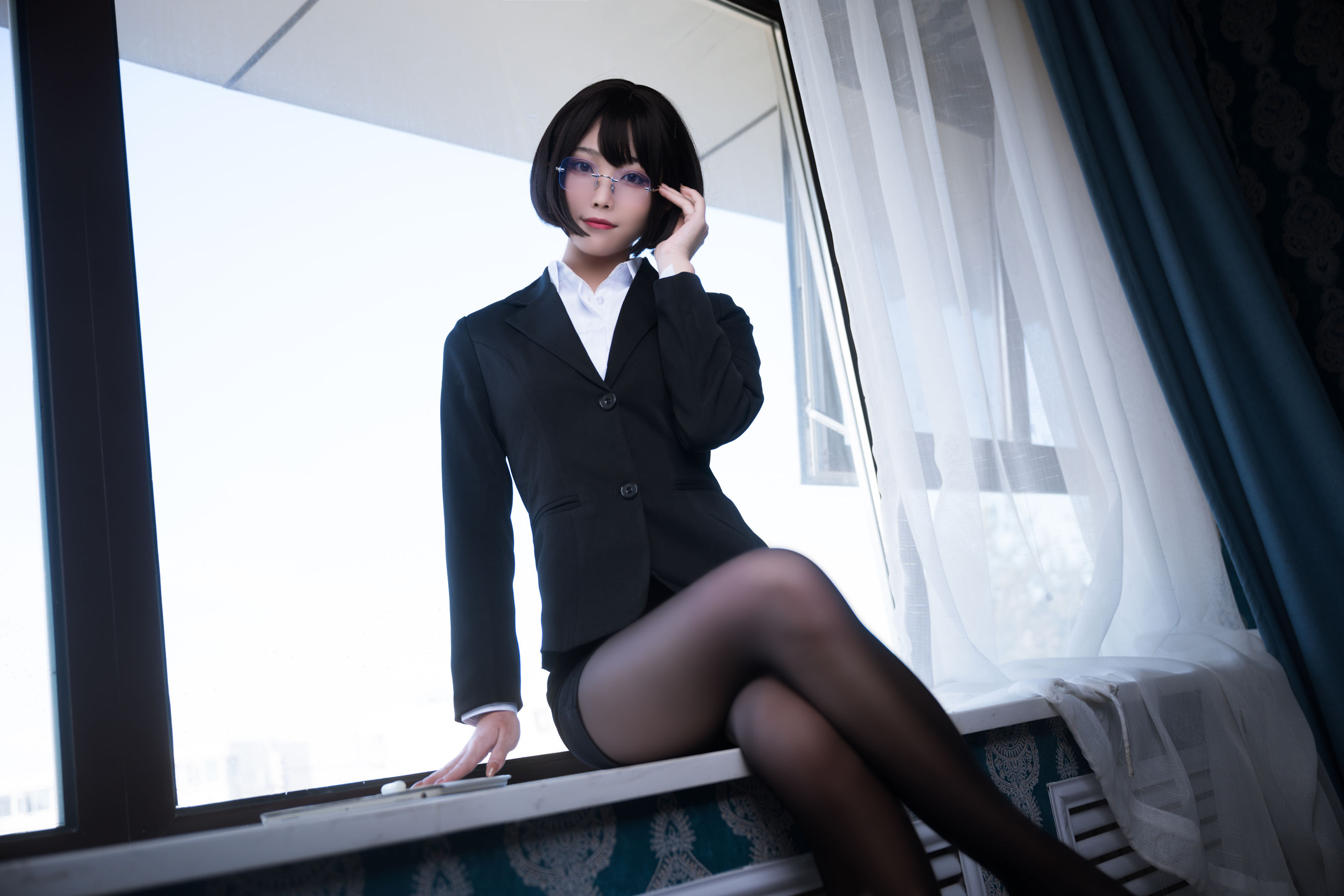 Cosplay汪知子 – 黑丝OL [16P]
