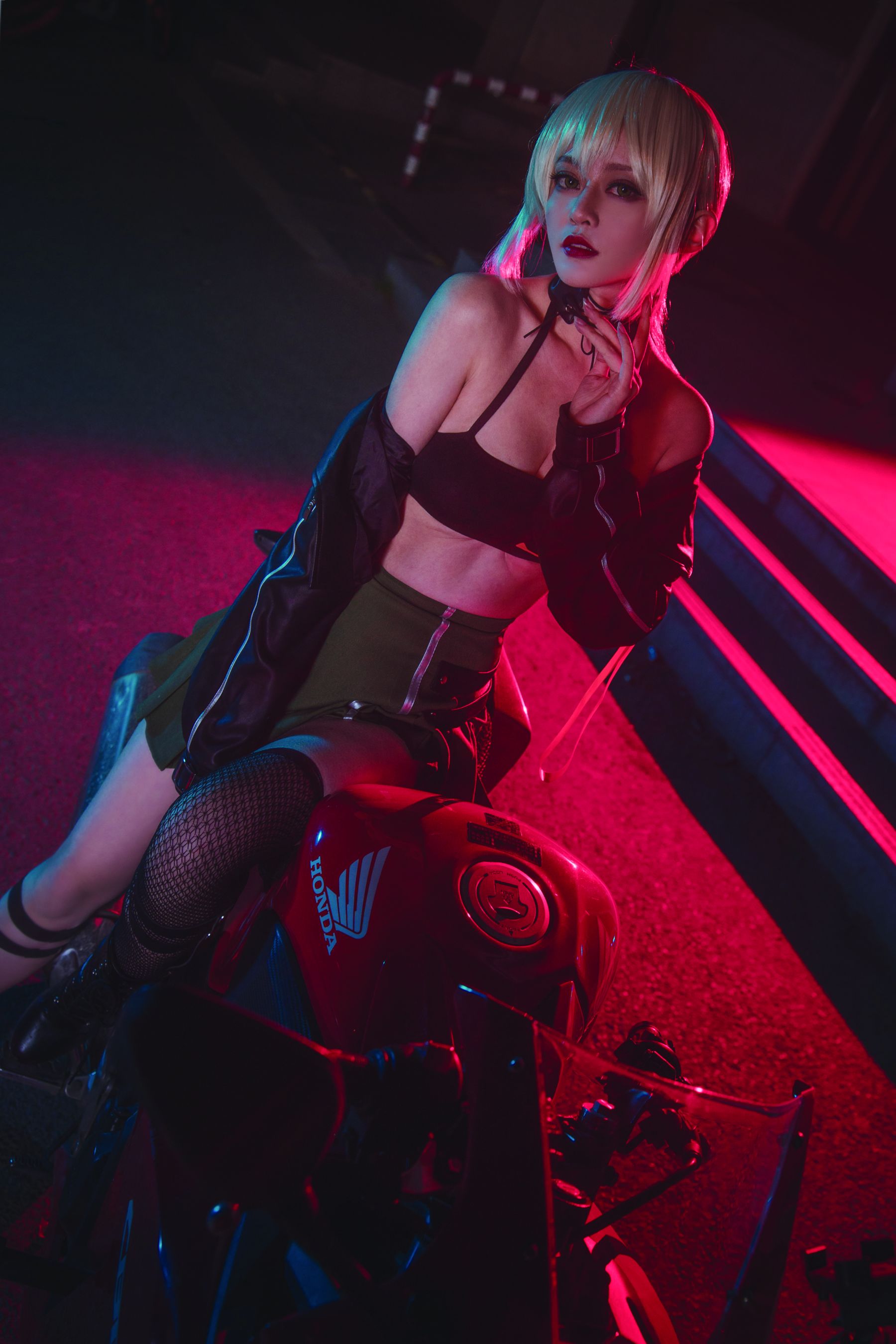 [Cosplay写真] 动漫博主铁板烧鬼舞w – 中山码头黑贞黑呆双人 [23P]