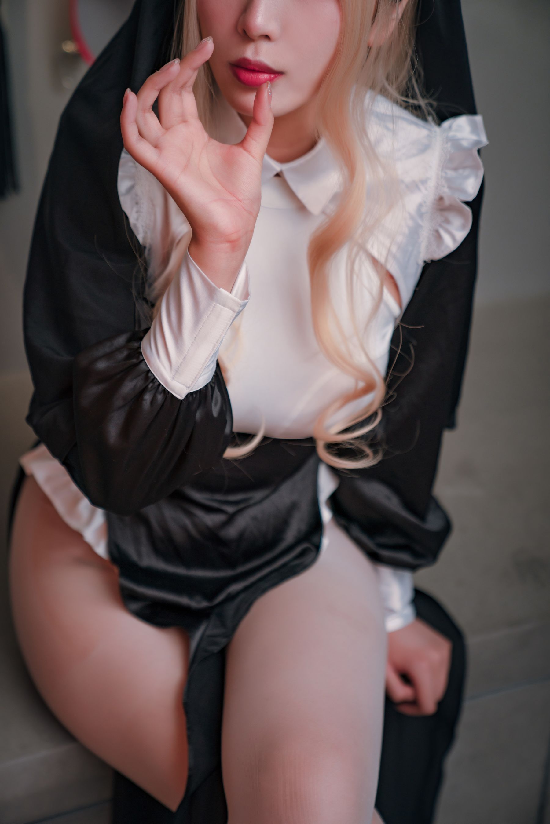 轩萧学姐 – 修女 [49P]