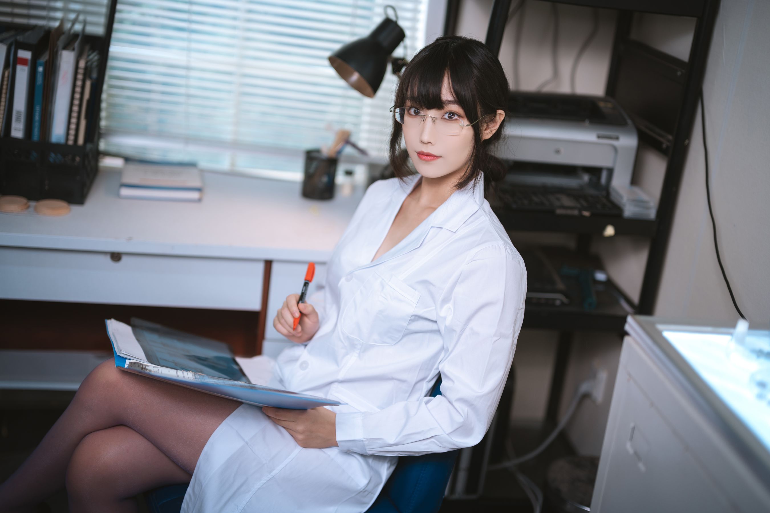 Cosplay汪知子 – 医生姐姐 [34P]