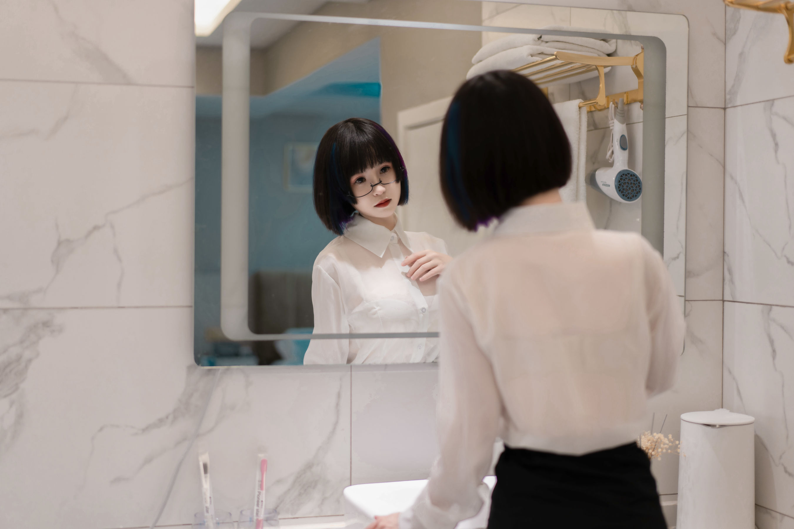 美少女晕崽 – 迷情小秘 [36P]