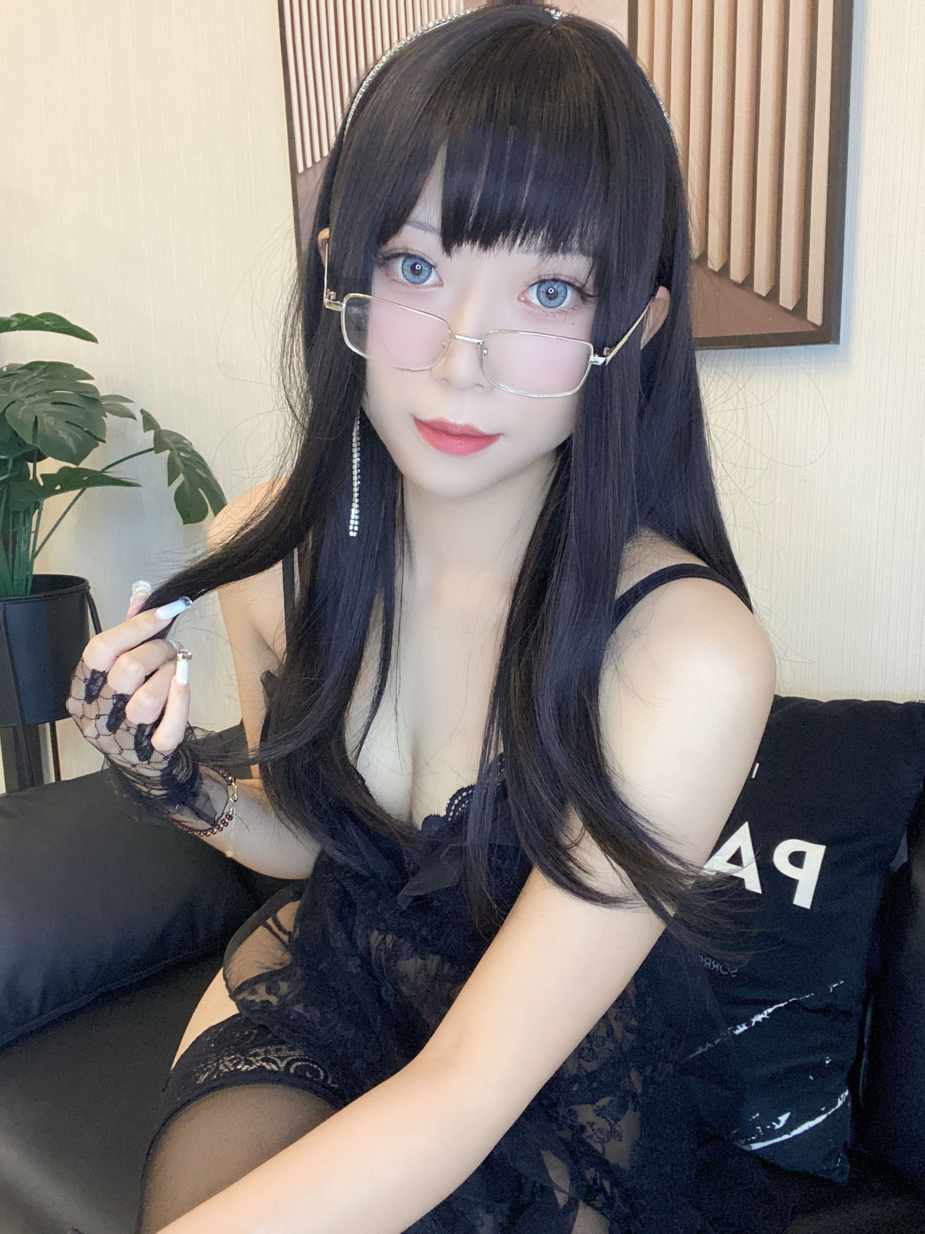 动漫博主Money冷冷 – 蕾丝裙 [76P]