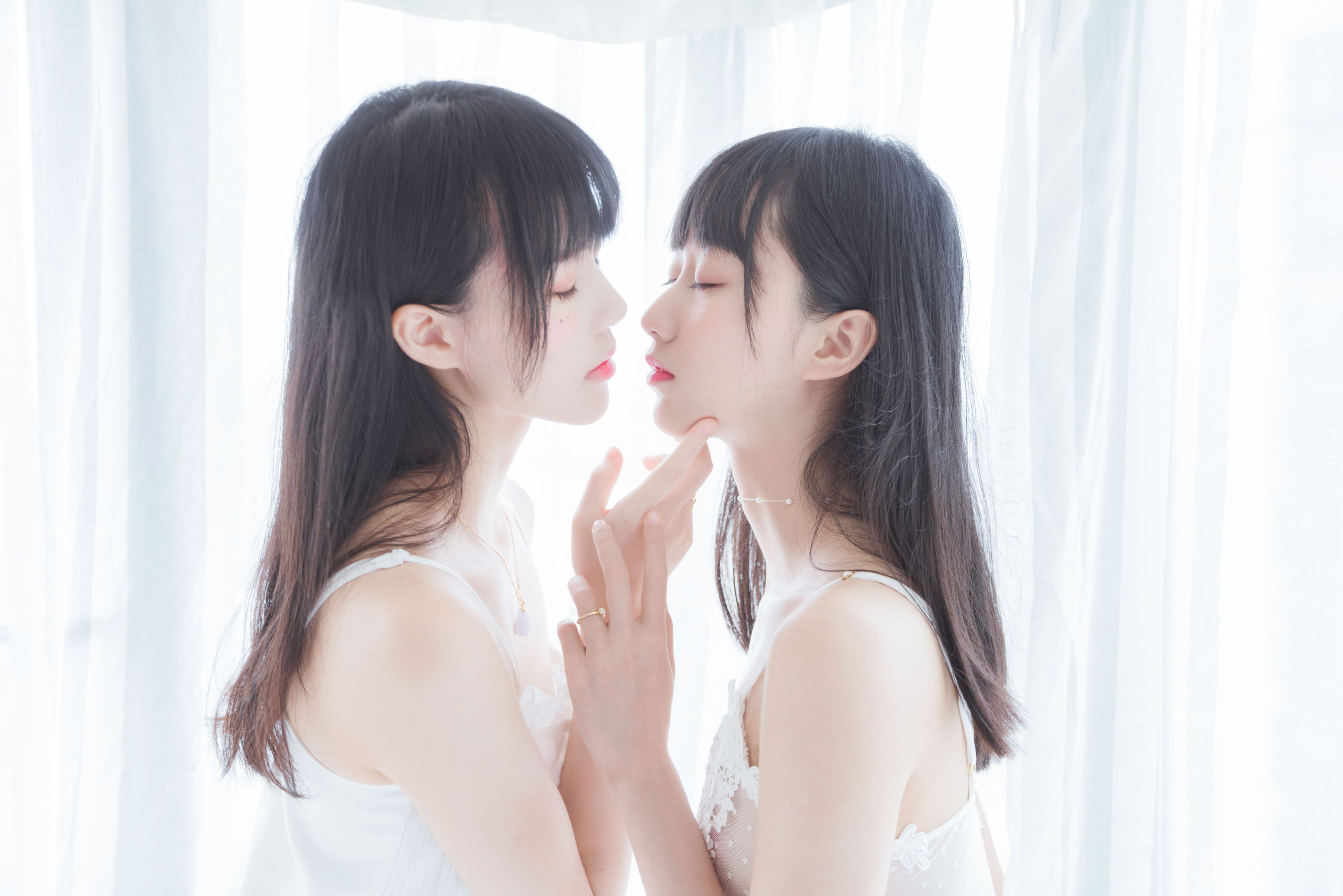 萌系小姐姐木绵绵OwO&#038;桜桃喵 朝(白裙×白裙) [58P]