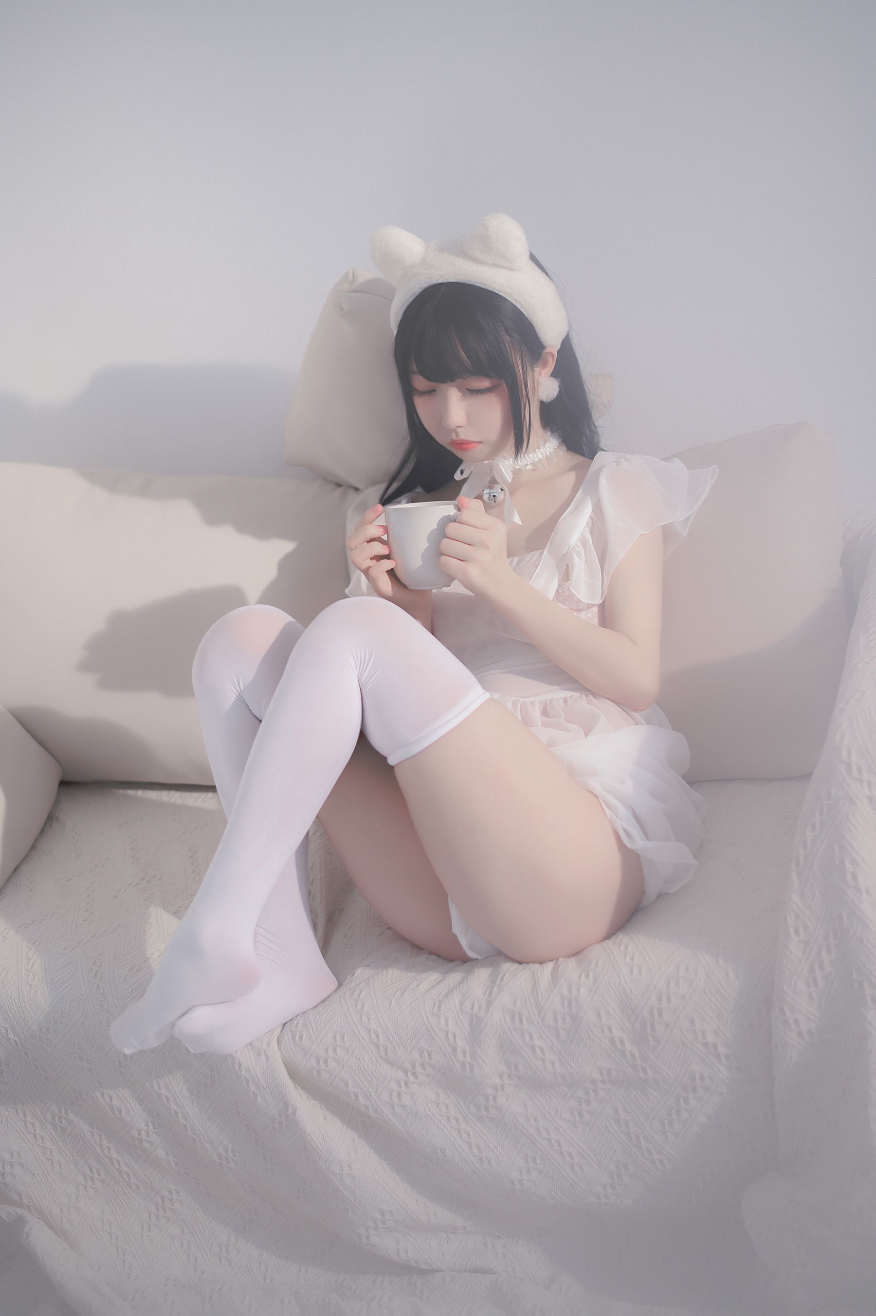 十万珍吱伏特福利 睡裙 [12P]