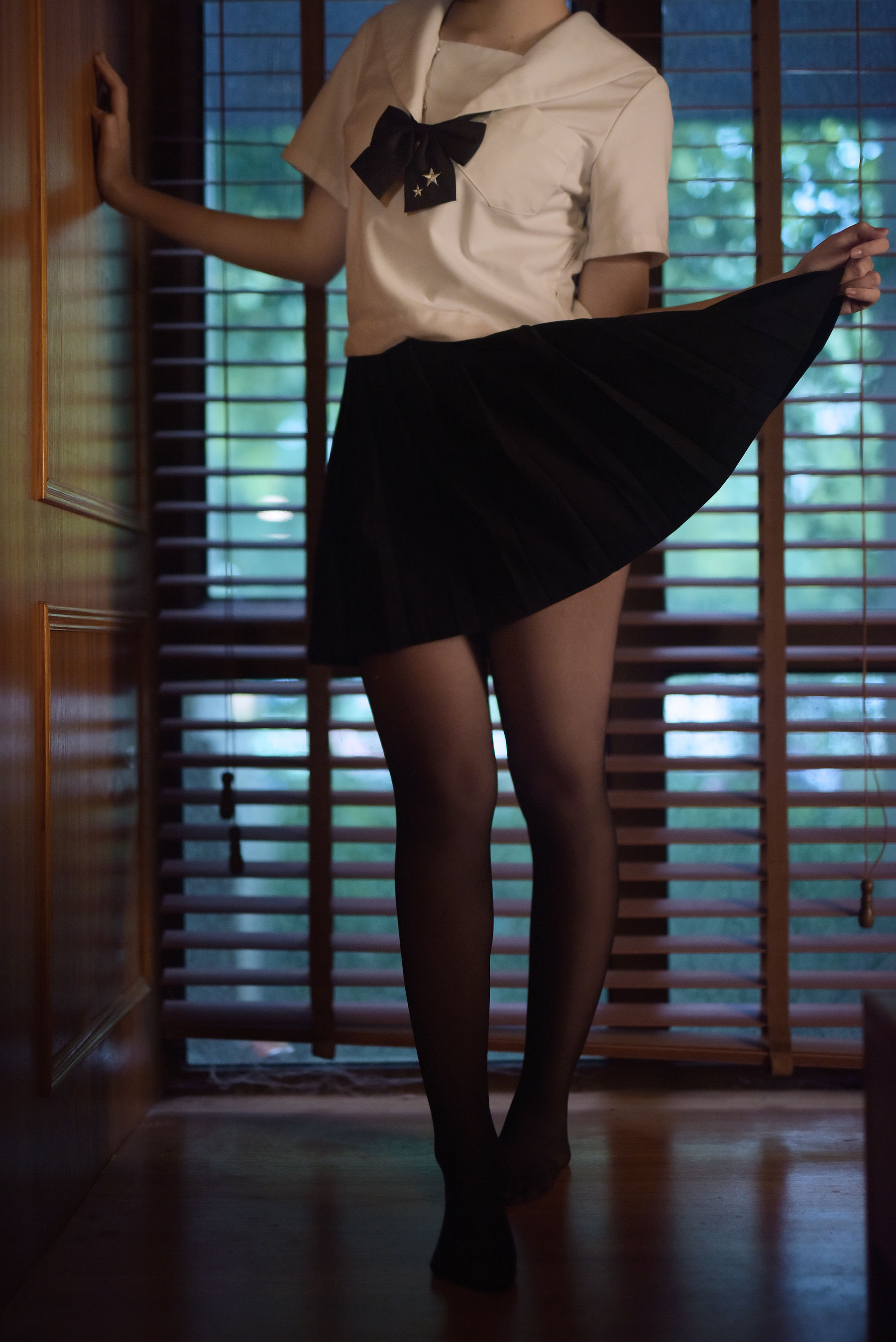 [Cosplay写真] 人气Coser二佐Nisa – 黑丝JK私房 [9P]