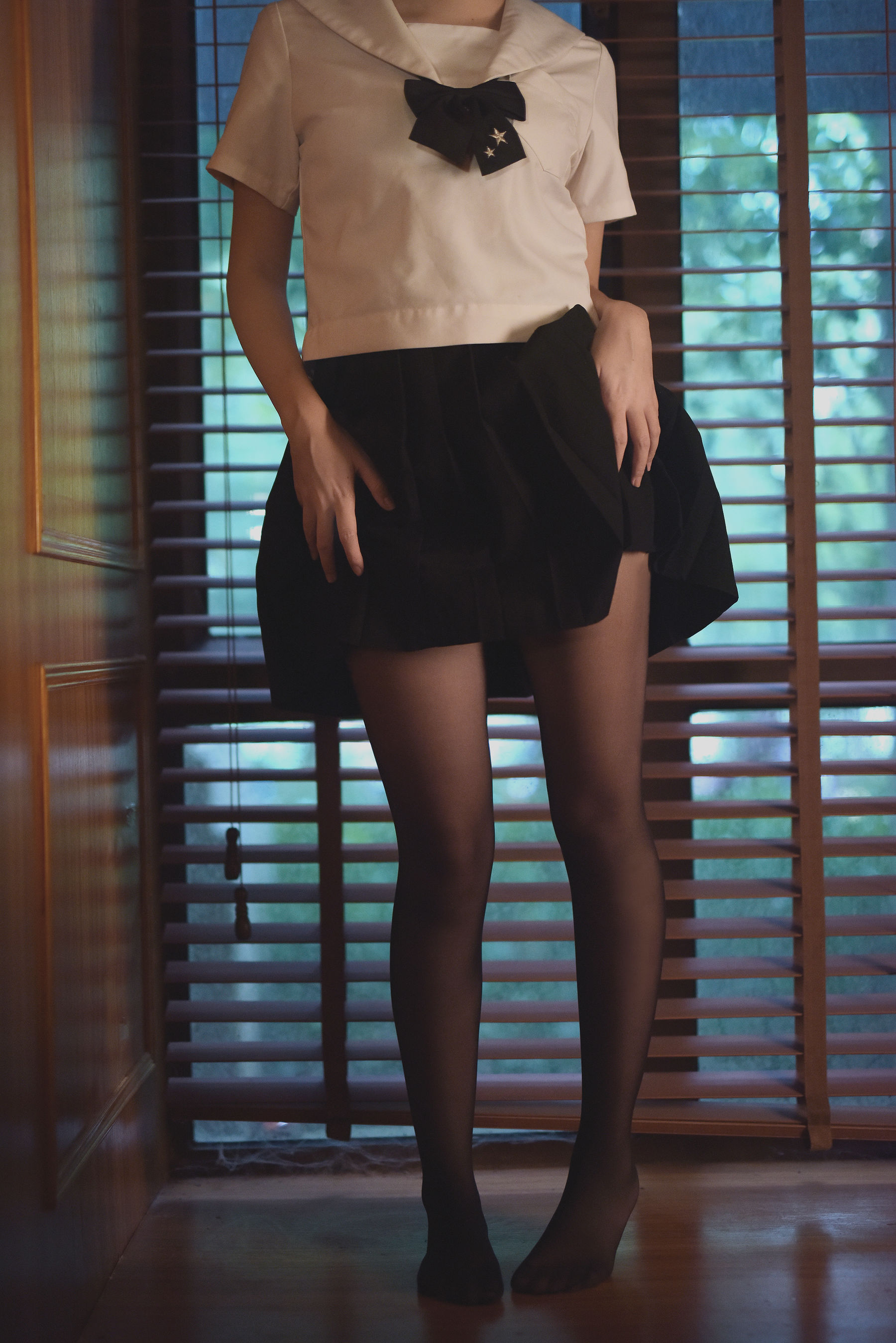 [Cosplay写真] 人气Coser二佐Nisa – 黑丝JK私房 [9P]