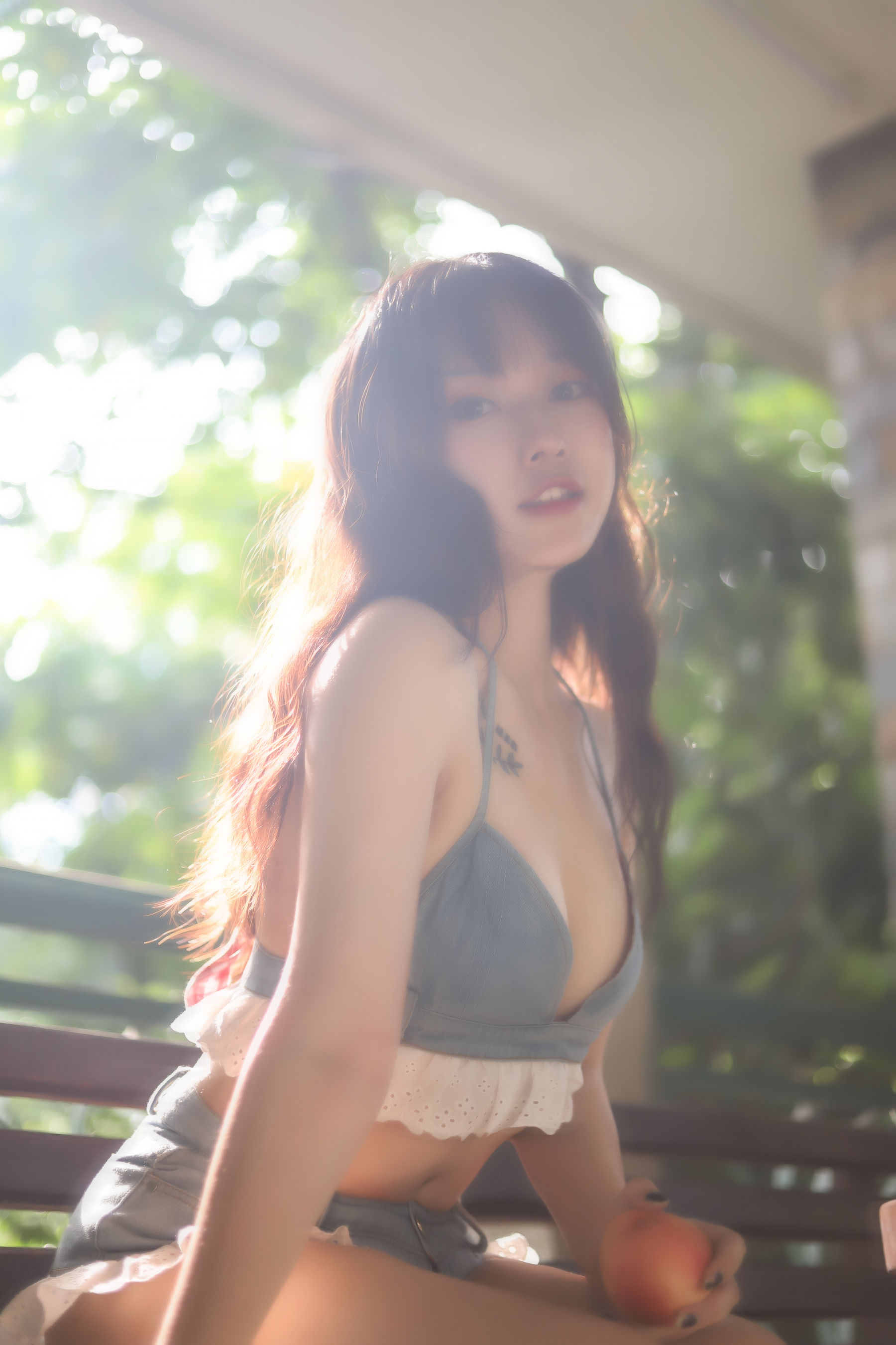 奇行家狗崽 – 桃子听蝉 [22P]